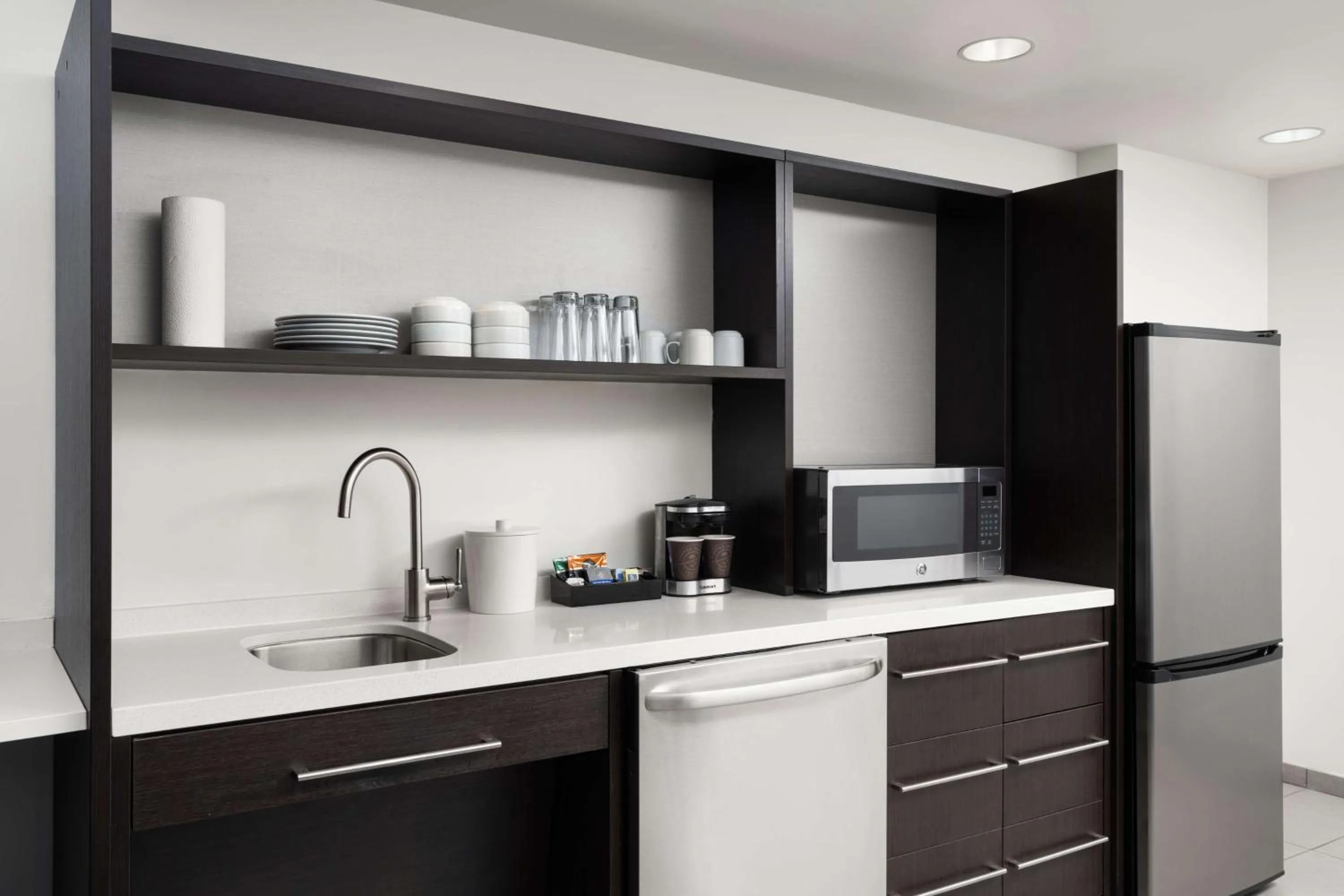 Kitchen or kitchenette in Home2 Suites by Hilton Miramar Ft. Lauderdale