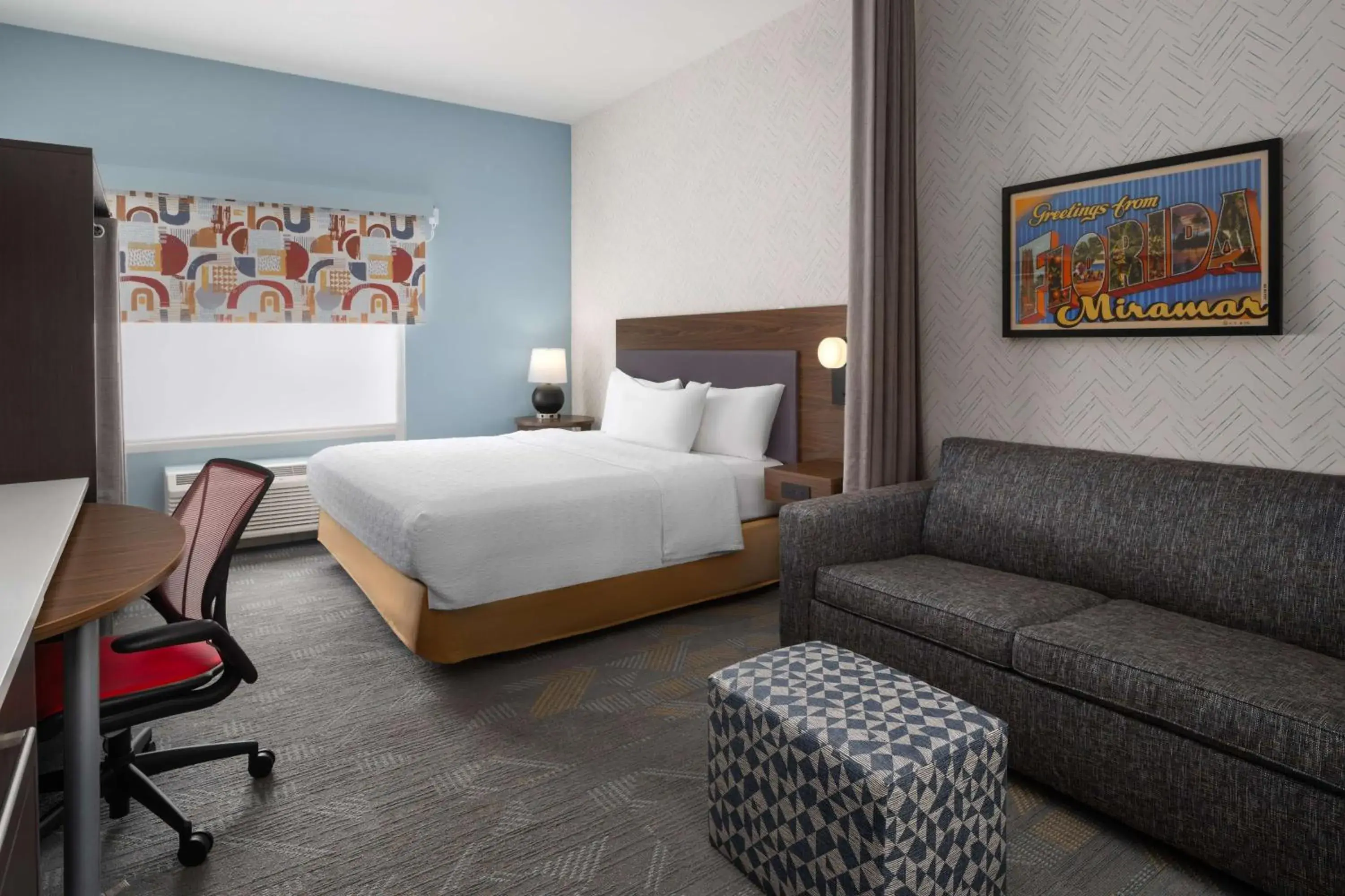 Living room, Bed in Home2 Suites by Hilton Miramar Ft. Lauderdale Living room, Bed in Home2 Suites by Hilton Miramar Ft. Lauderdale