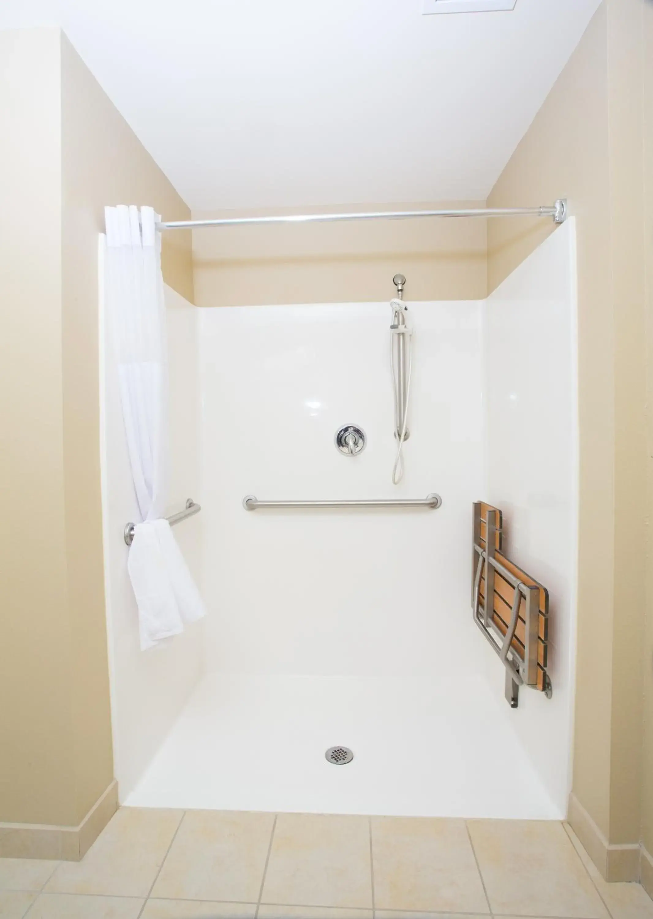 Queen Room with Two Queen Beds - Disability Access in Country Inn & Suites by Radisson, Grand Forks, ND Queen Room with Two Queen Beds - Disability Access in Country Inn & Suites by Radisson, Grand Forks, ND