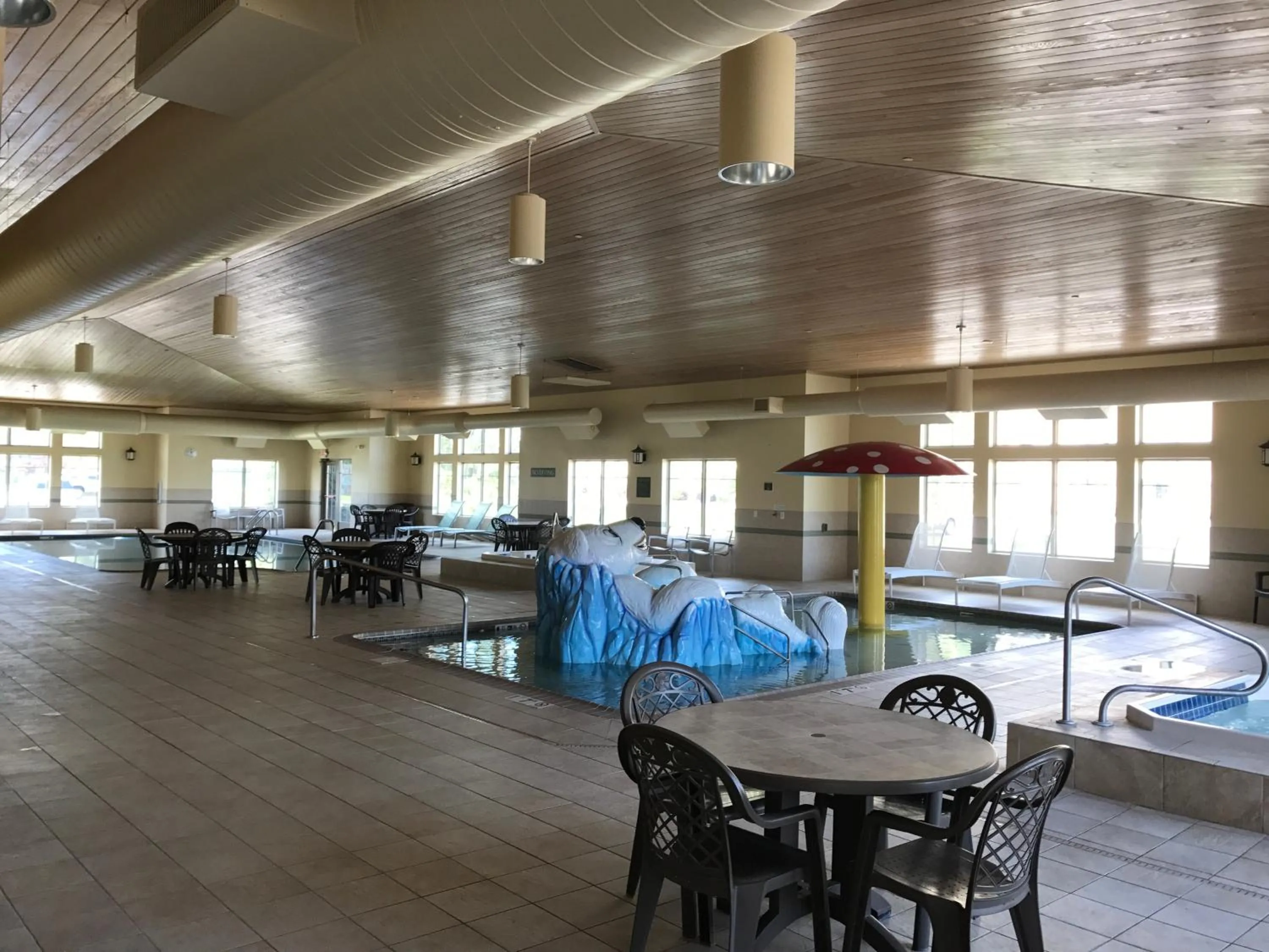 Hot Tub in Country Inn & Suites by Radisson, Grand Forks, ND