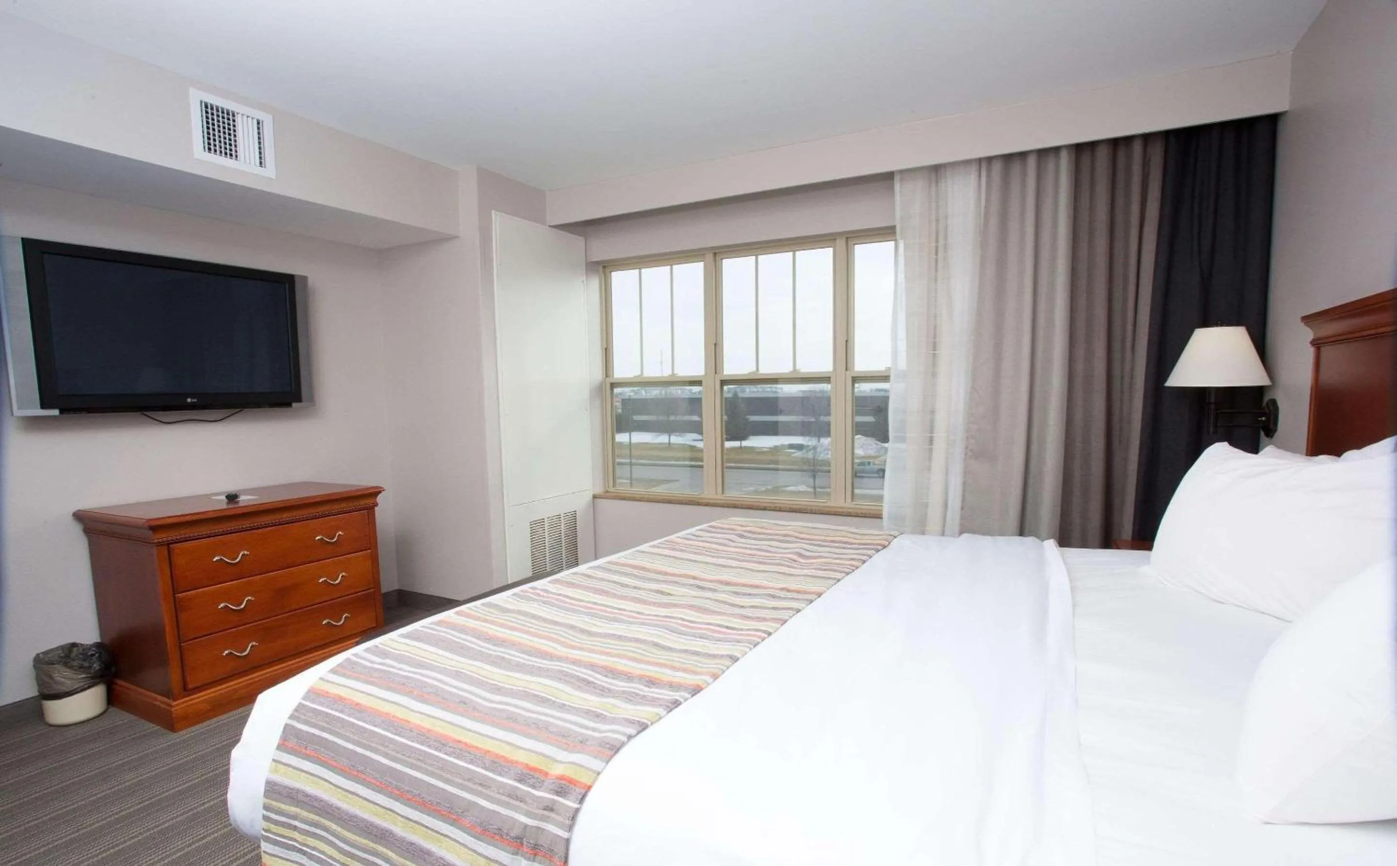 Bedroom, Bed in Country Inn & Suites by Radisson, Grand Forks, ND