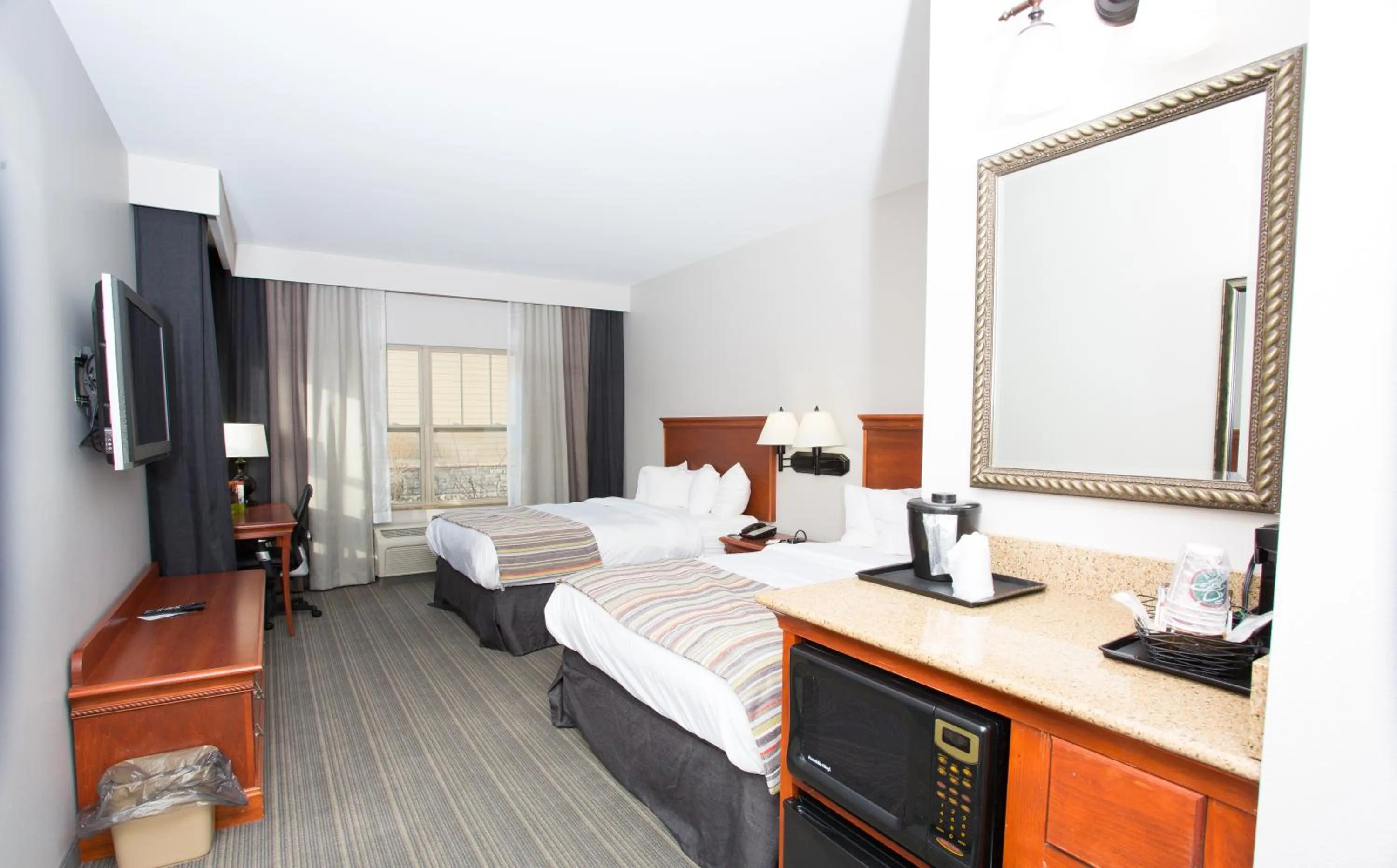 Bed in Country Inn & Suites by Radisson, Grand Forks, ND