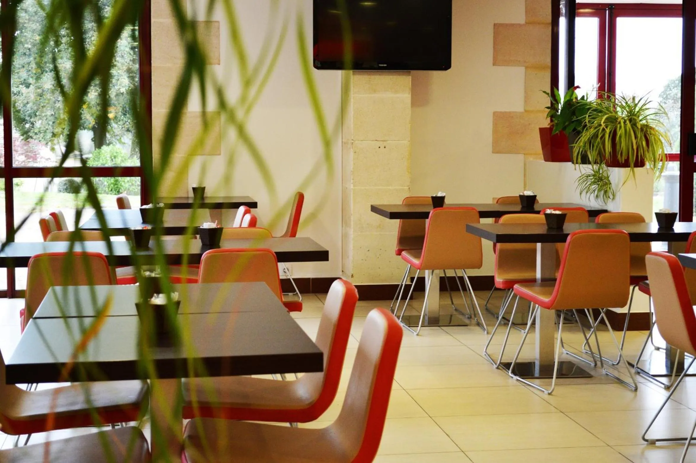 Restaurant/places to eat in ibis Bordeaux Saint Emilion