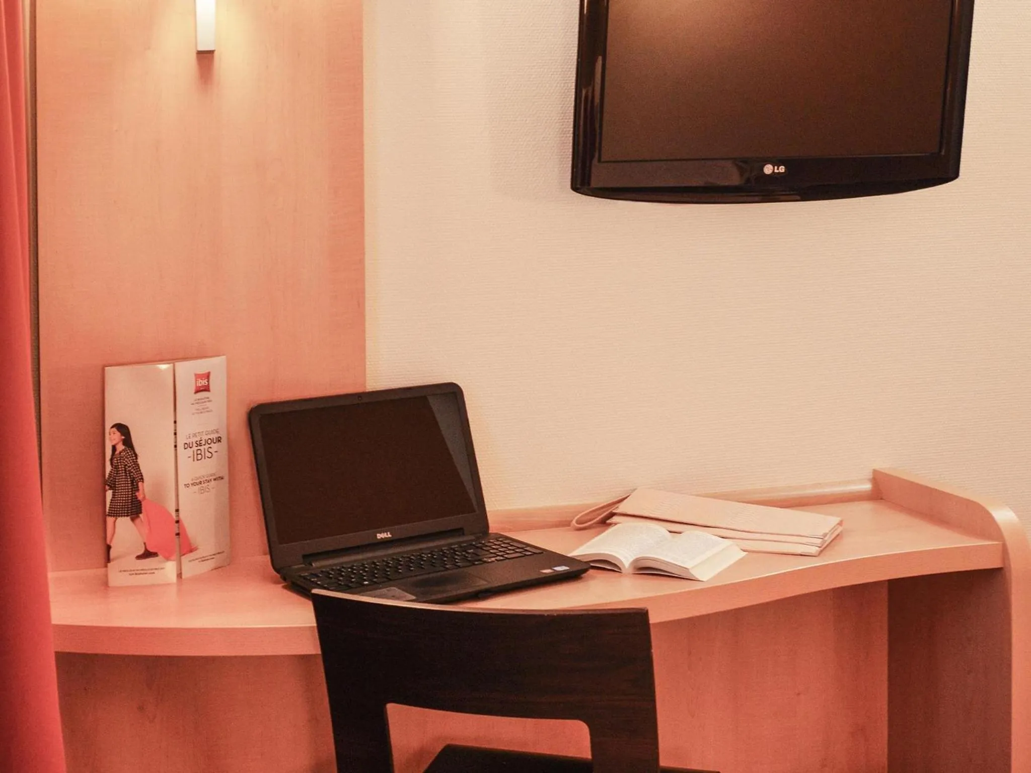 Bedroom in ibis Bordeaux Saint Emilion