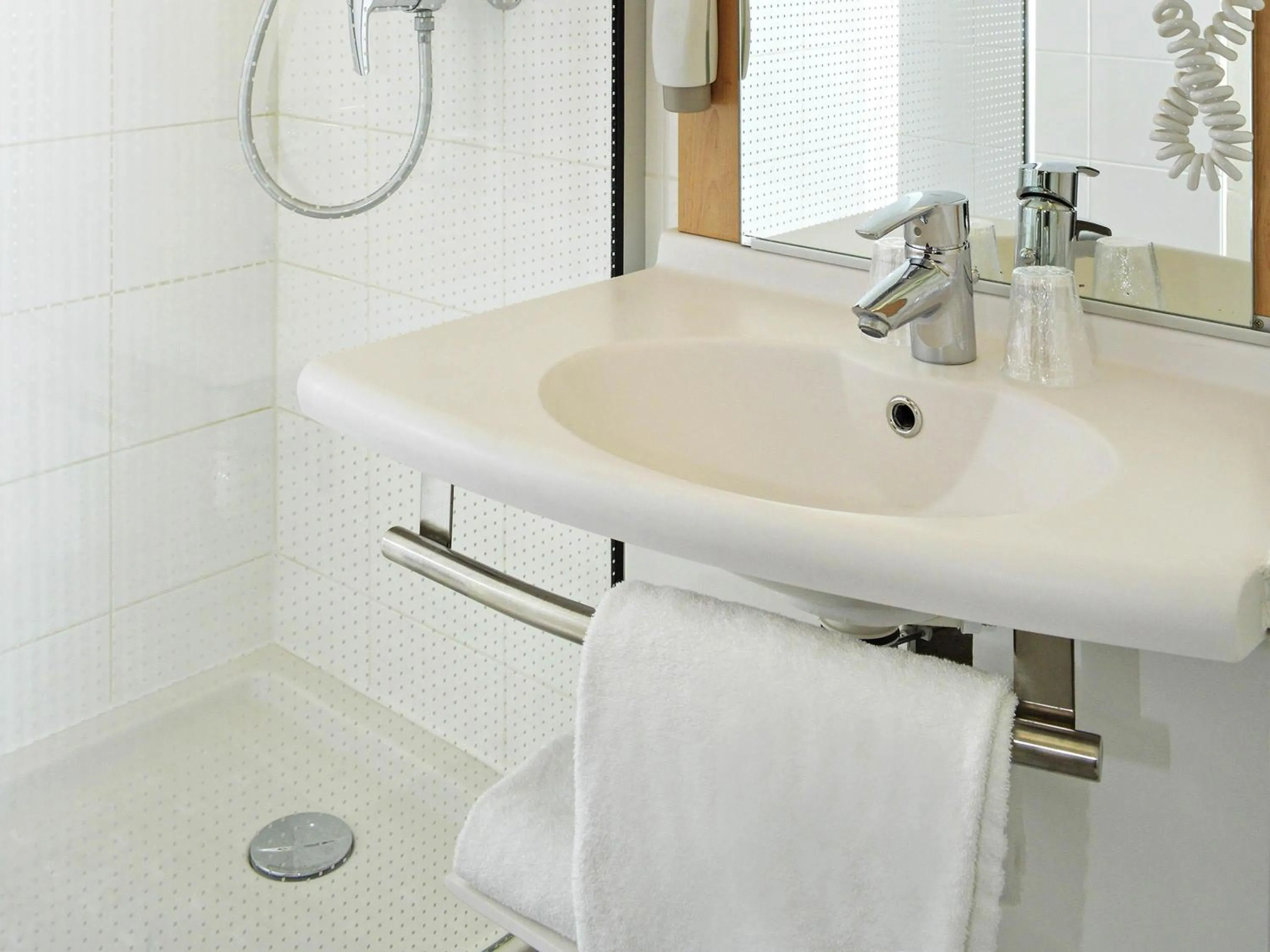 Bedroom in ibis Bordeaux Saint Emilion