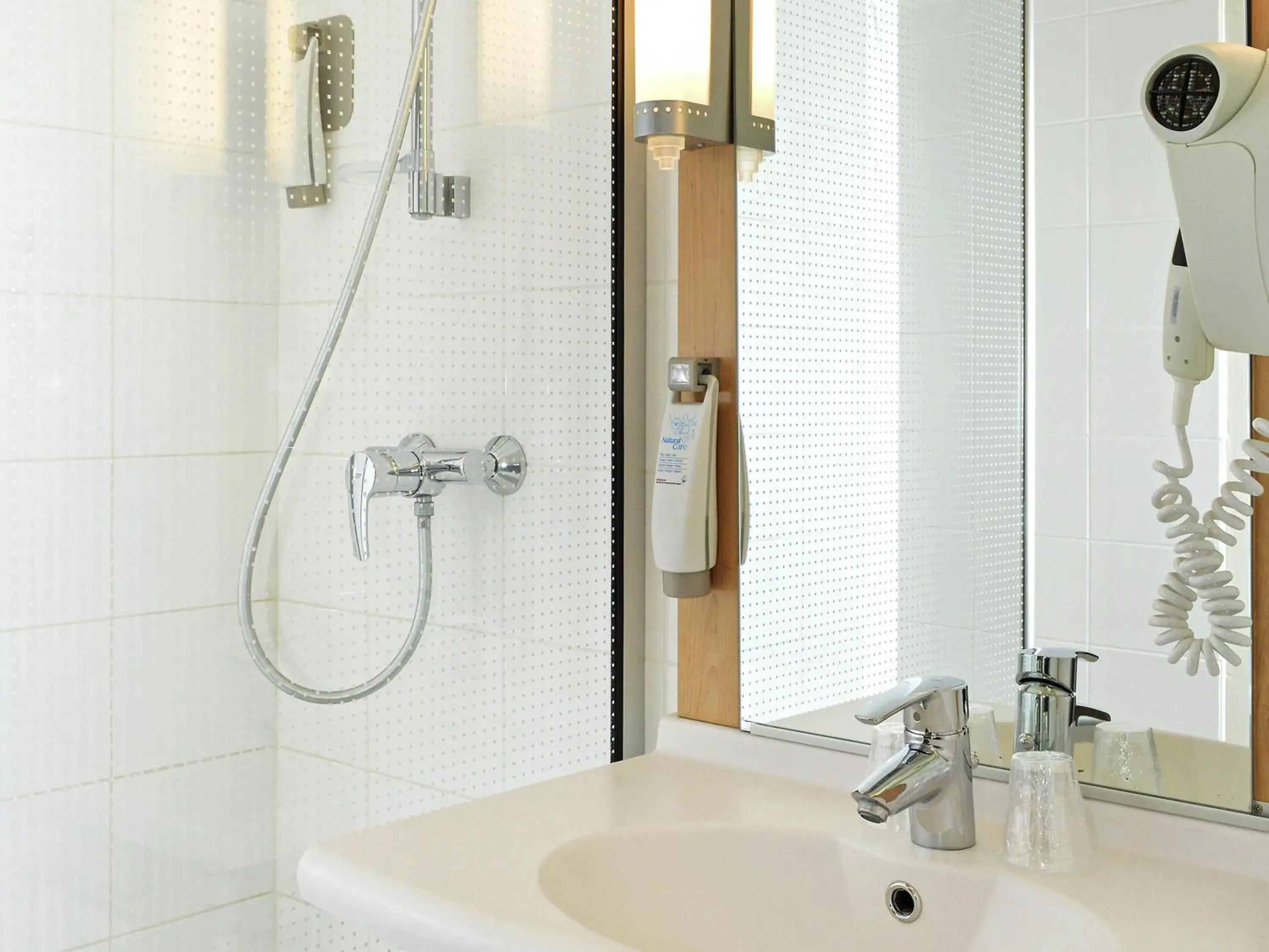 Bedroom in ibis Bordeaux Saint Emilion Bedroom in ibis Bordeaux Saint Emilion