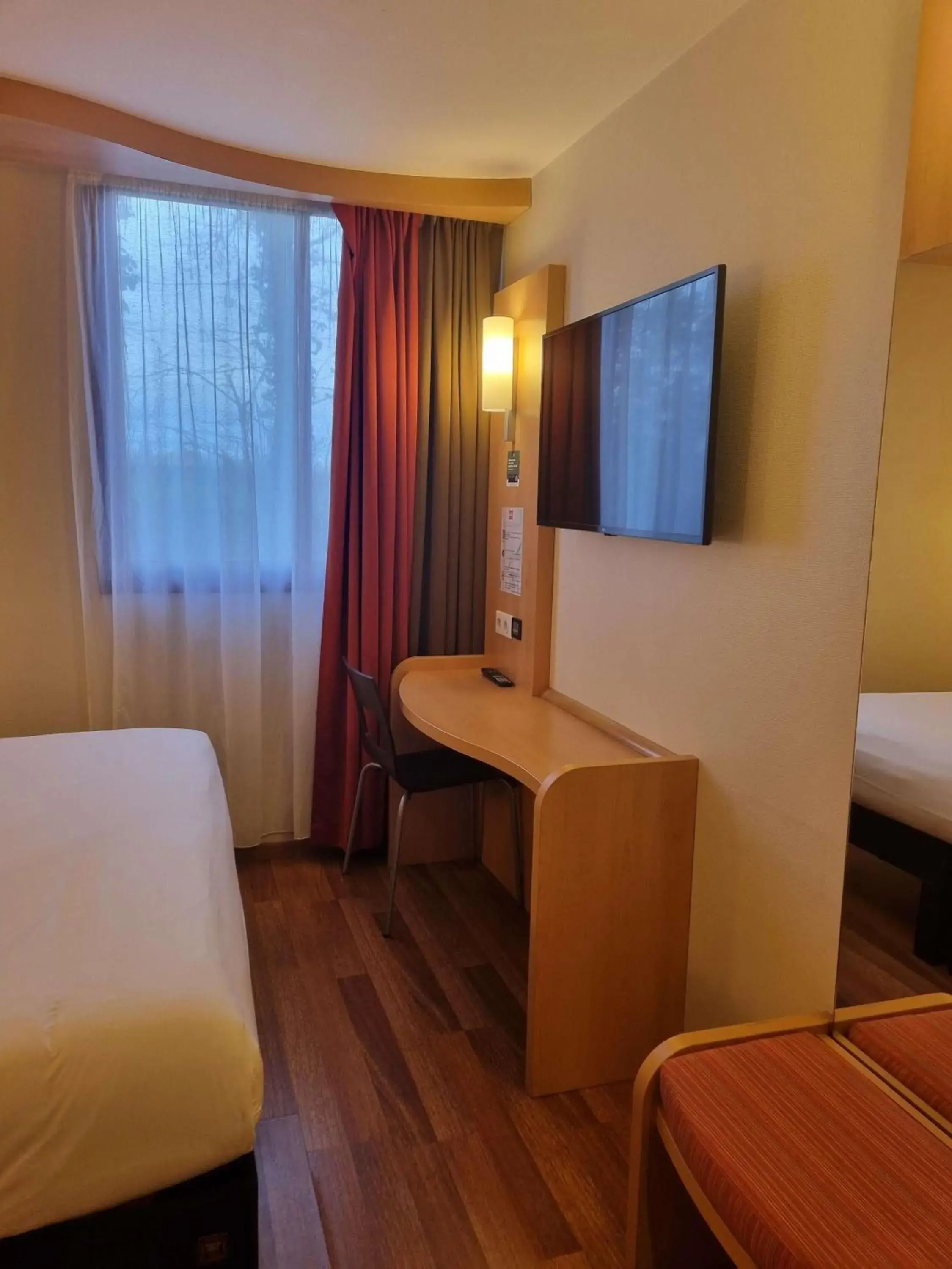 Bedroom, Bed in ibis Bordeaux Saint Emilion Bedroom, Bed in ibis Bordeaux Saint Emilion