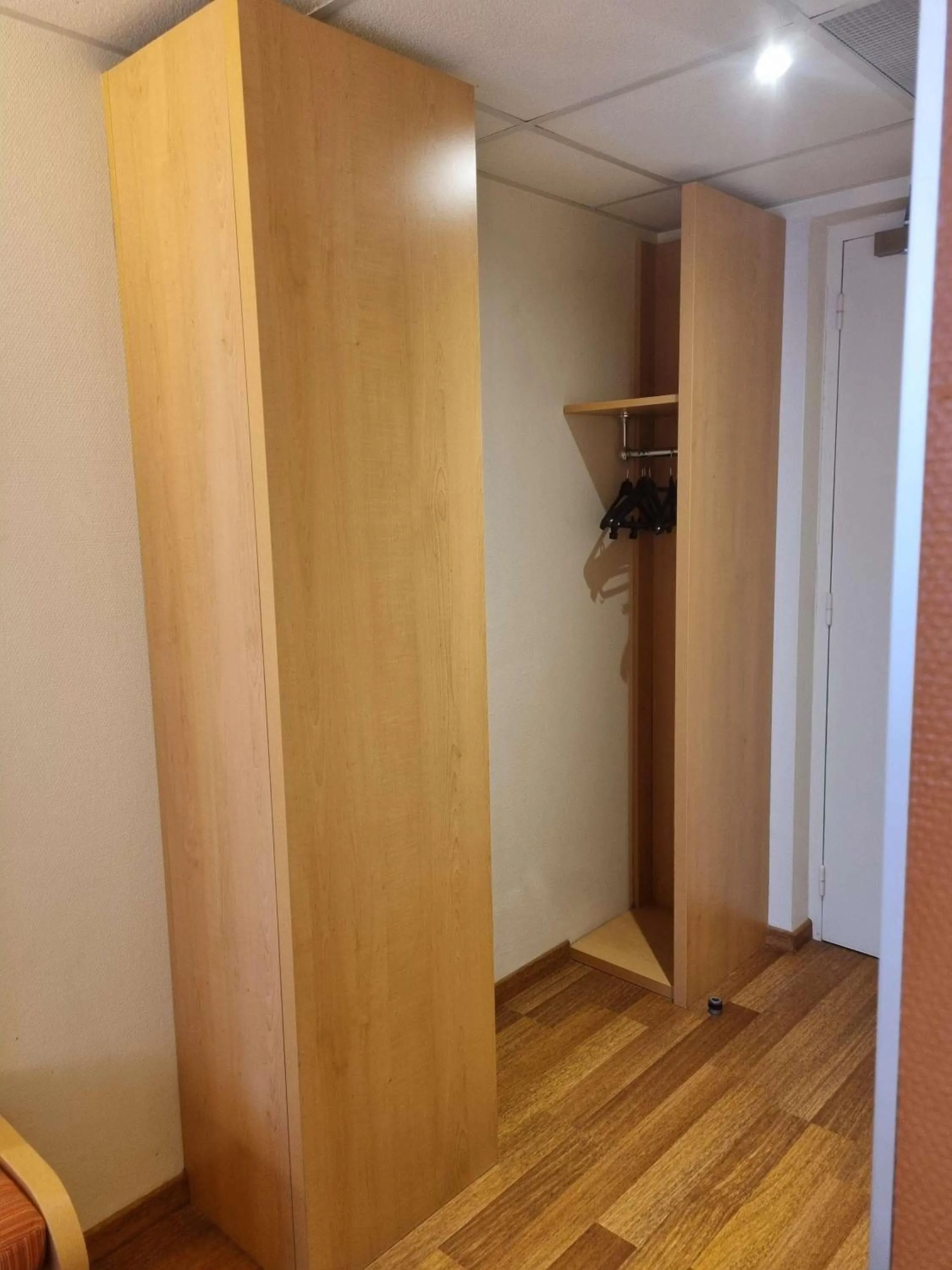 Bedroom in ibis Bordeaux Saint Emilion