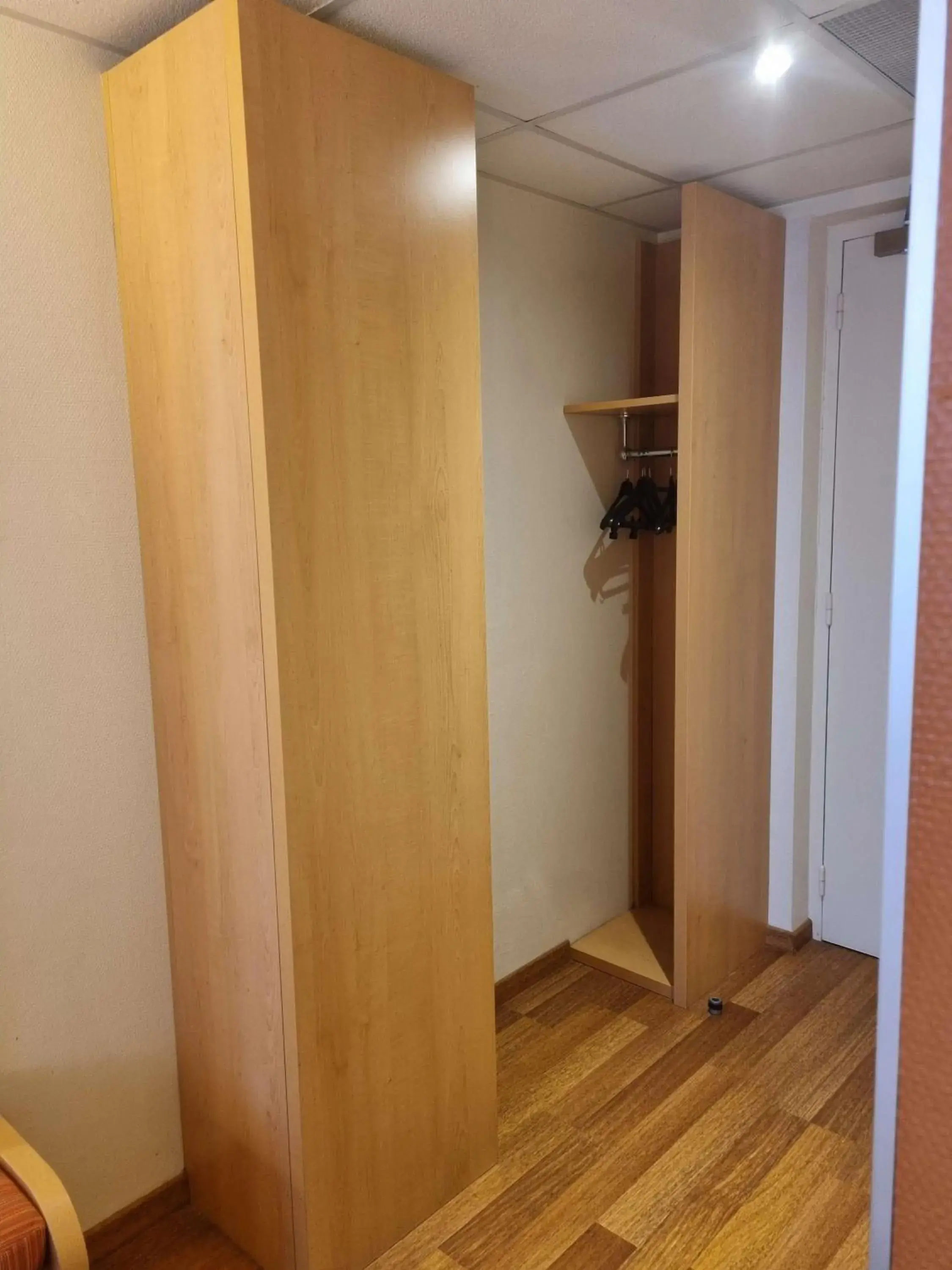 Bedroom in ibis Bordeaux Saint Emilion Bedroom in ibis Bordeaux Saint Emilion