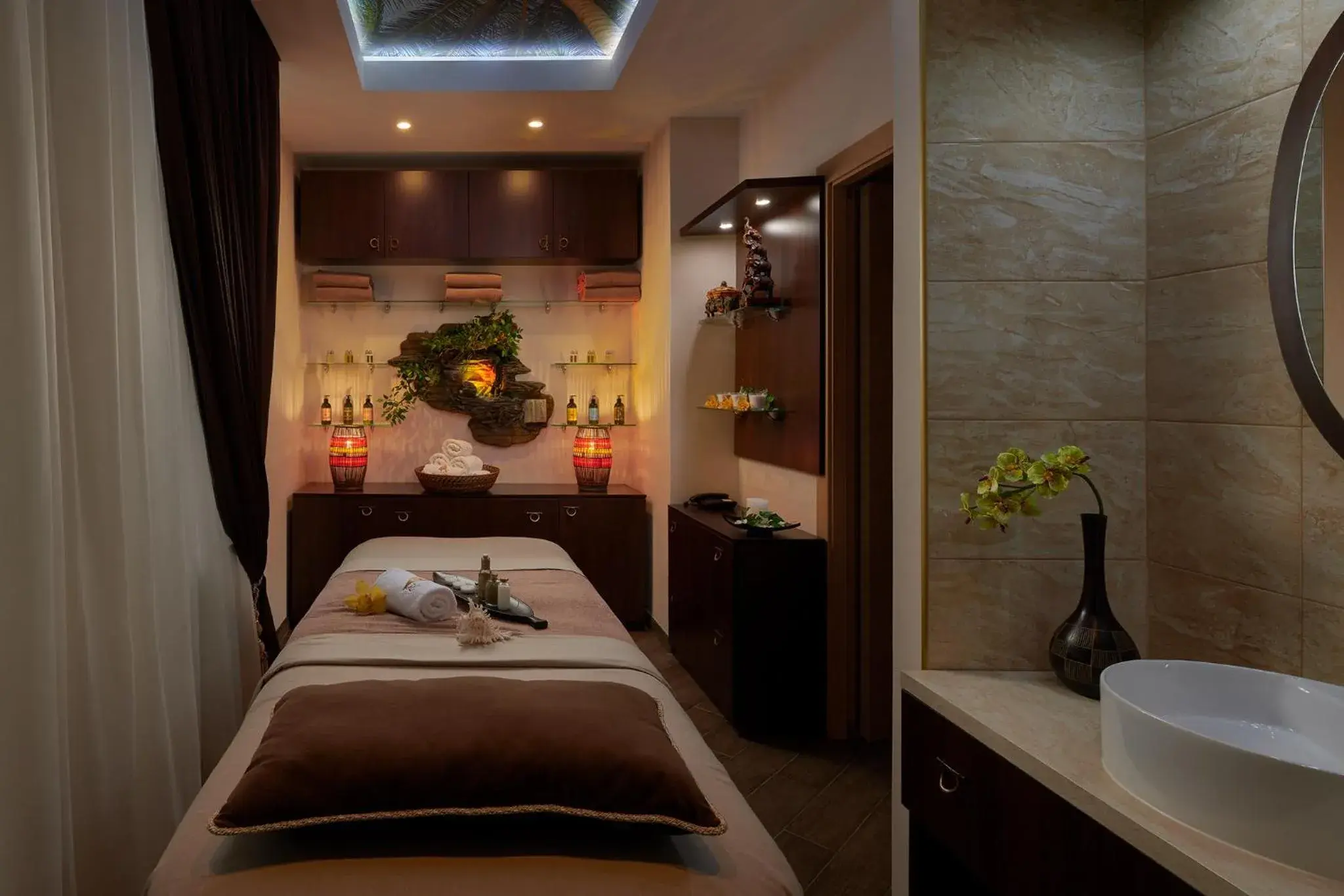 Massage, Bed in Honour and Grace Hotel Massage, Bed in Honour and Grace Hotel