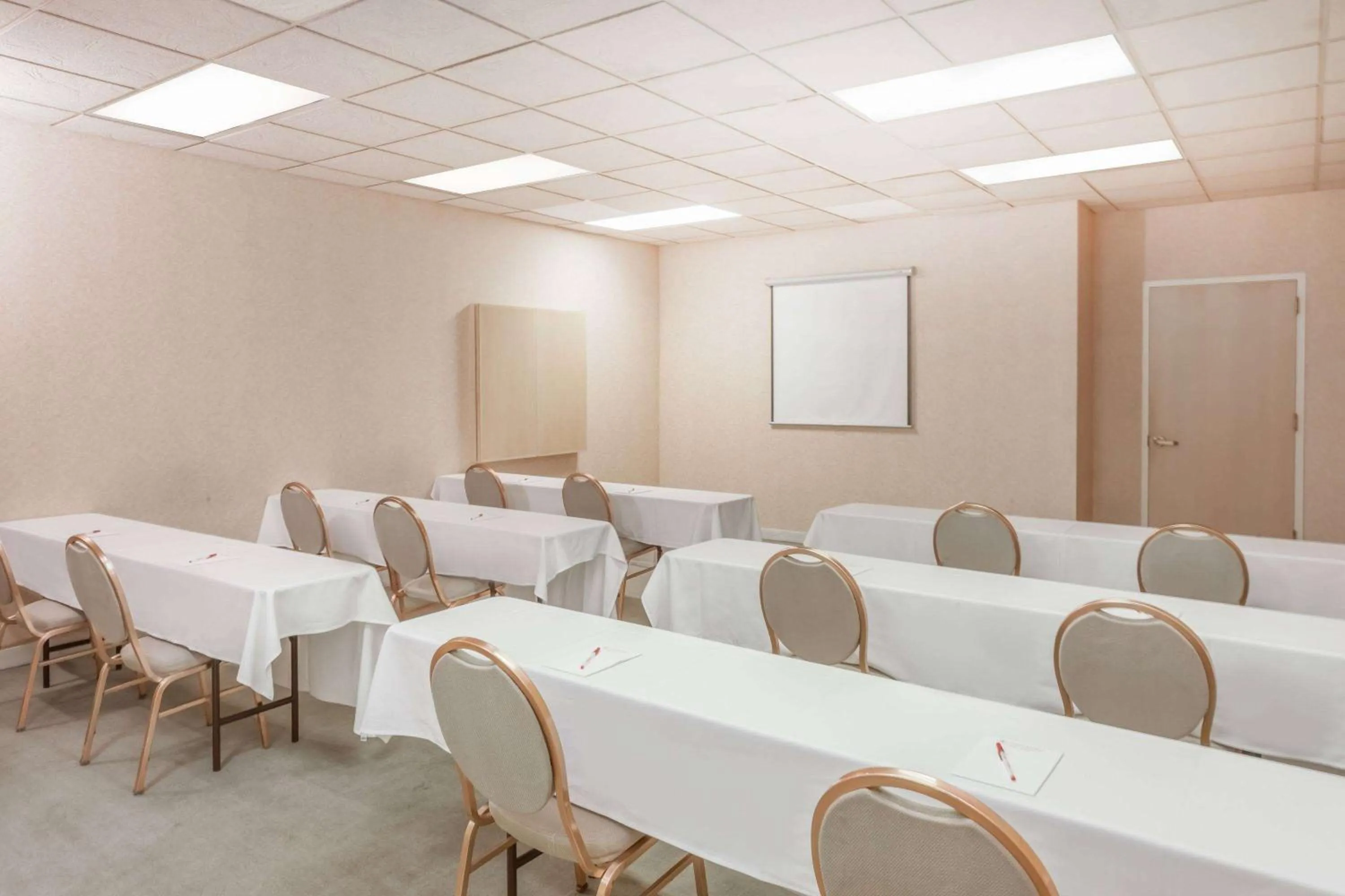 Meeting/conference room in Ramada by Wyndham Hammond Hotel & Conference Center