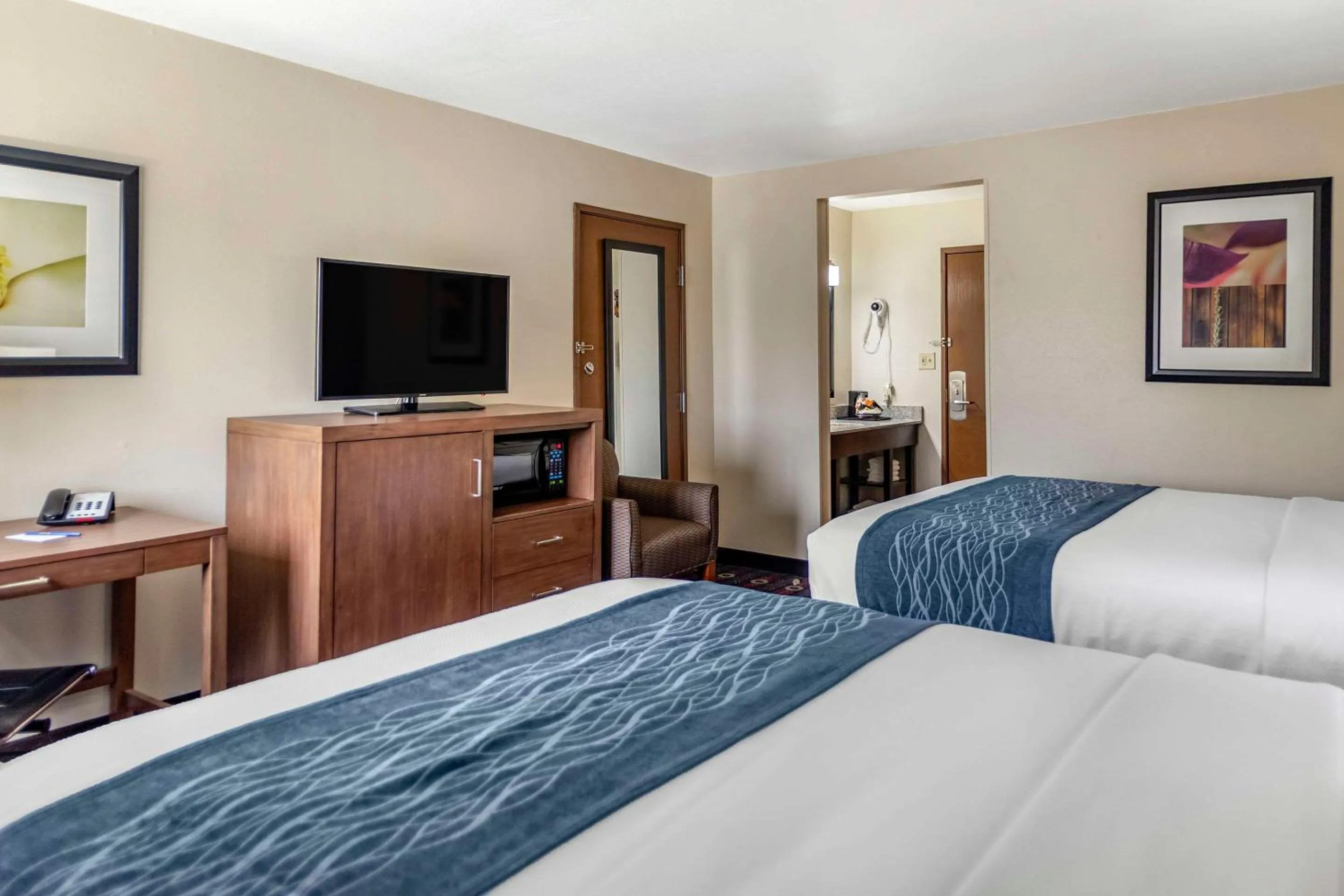 Bedroom, Bed in Comfort Inn Tulsa Midtown