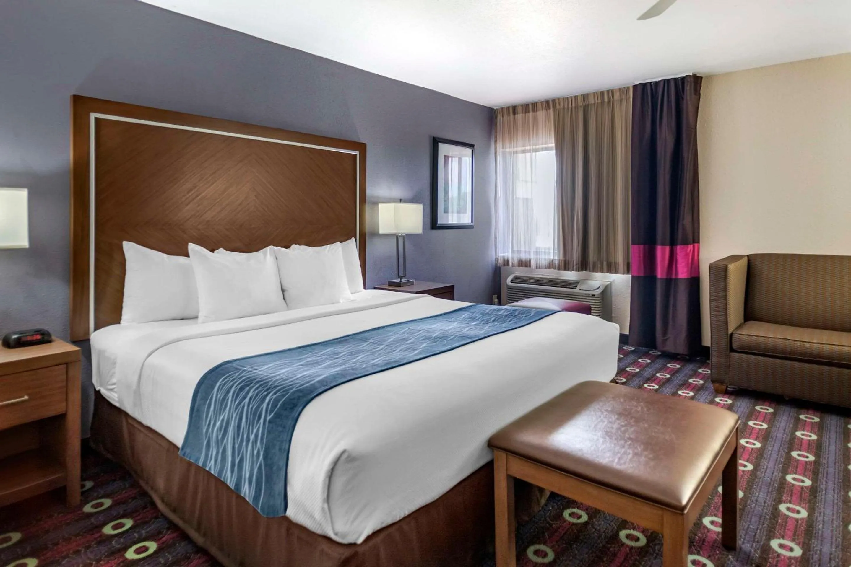 Bedroom, Bed in Comfort Inn Tulsa Midtown