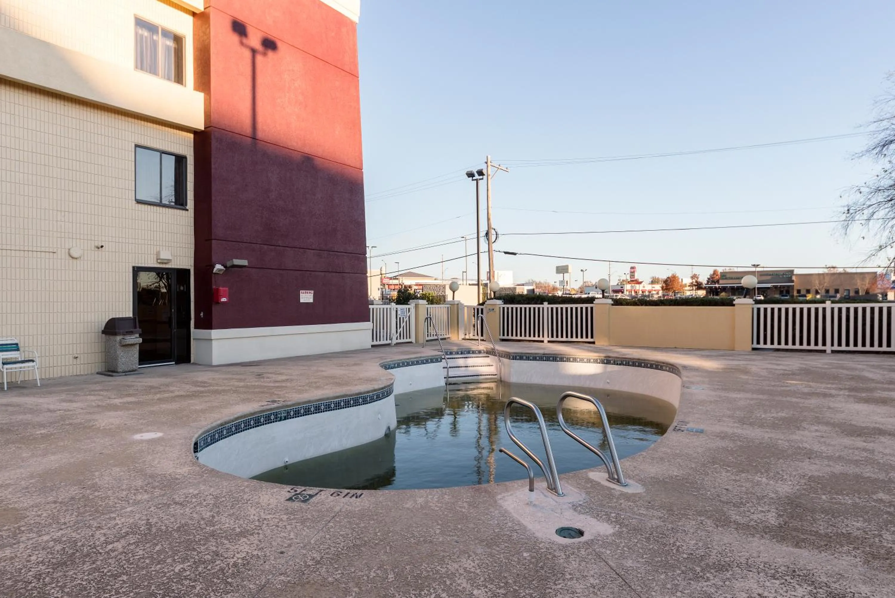 Swimming pool in Comfort Inn Tulsa Midtown