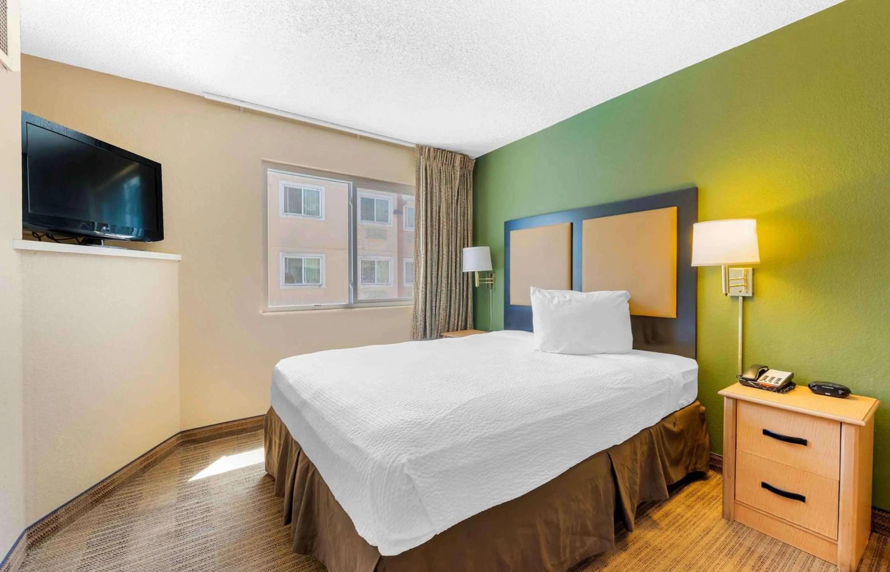 Bedroom, Bed in Extended Stay America Select Suites - Jacksonville Salisbury Rd Southpoint