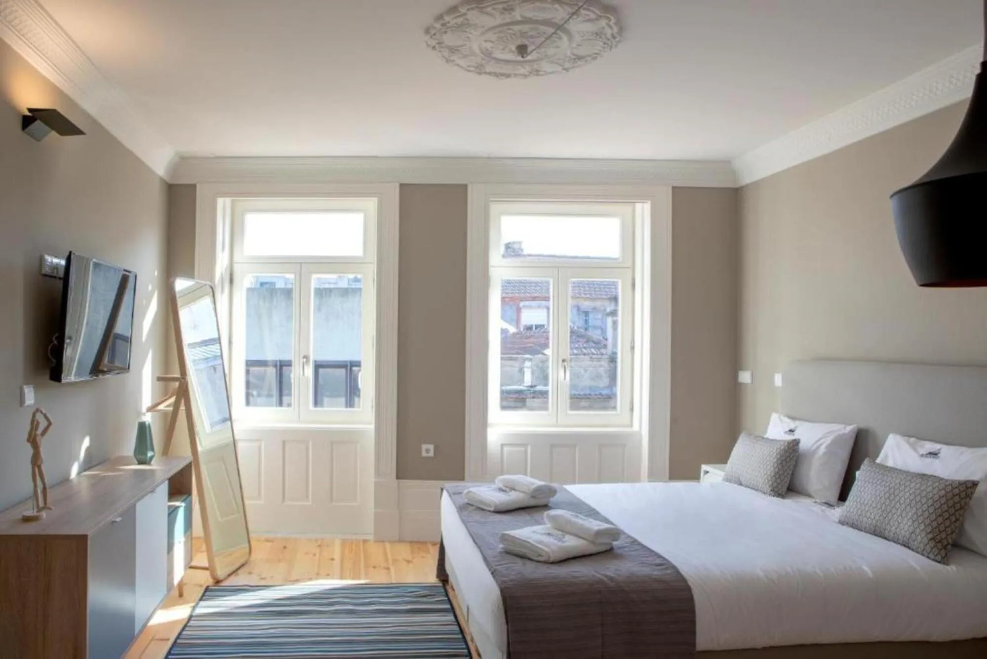 Decorative detail, Bed in MyStay Porto - Urban Collection