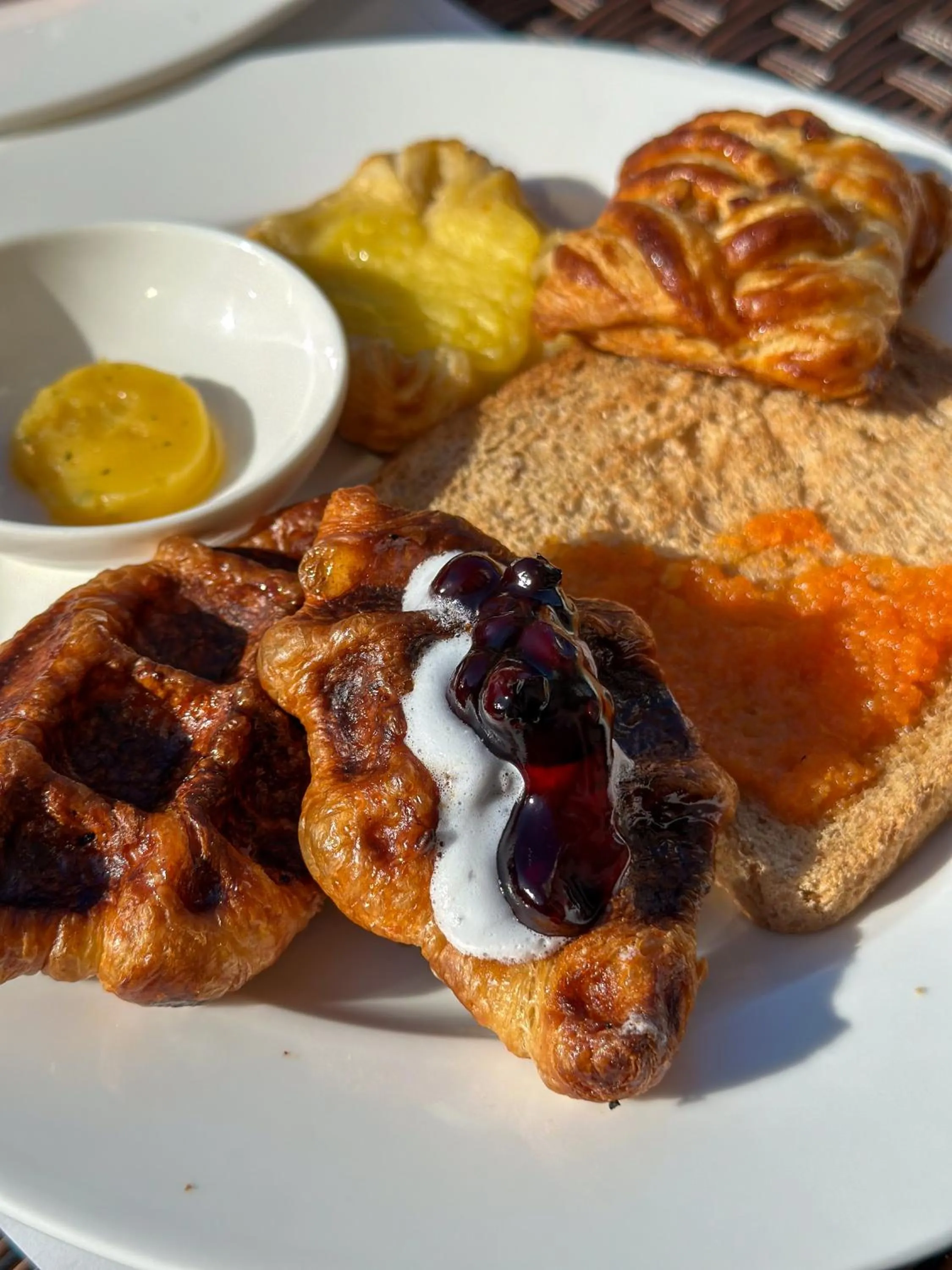 Restaurant/places to eat in GoldOne Hotel & Suites