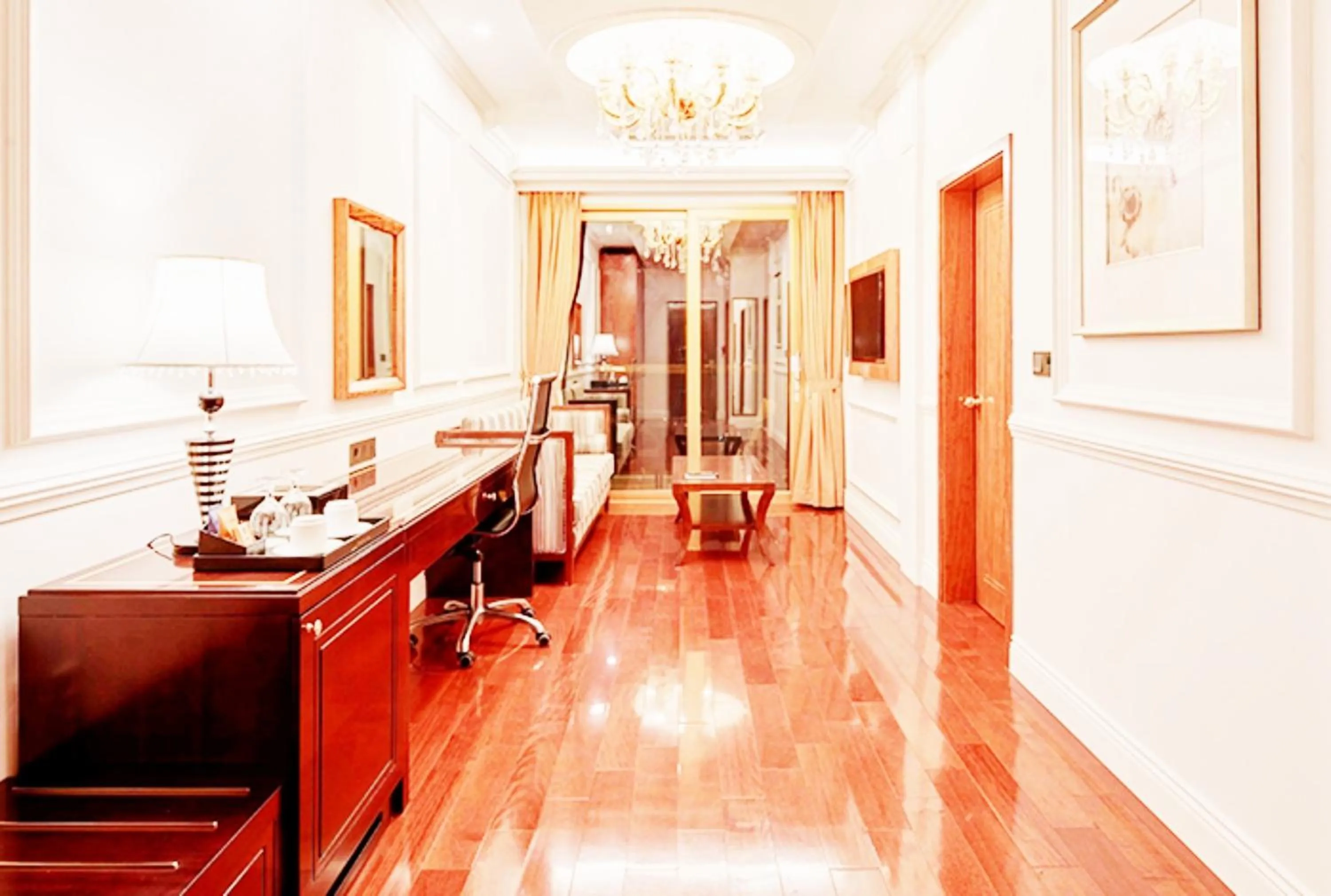 Living room in GoldOne Hotel & Suites