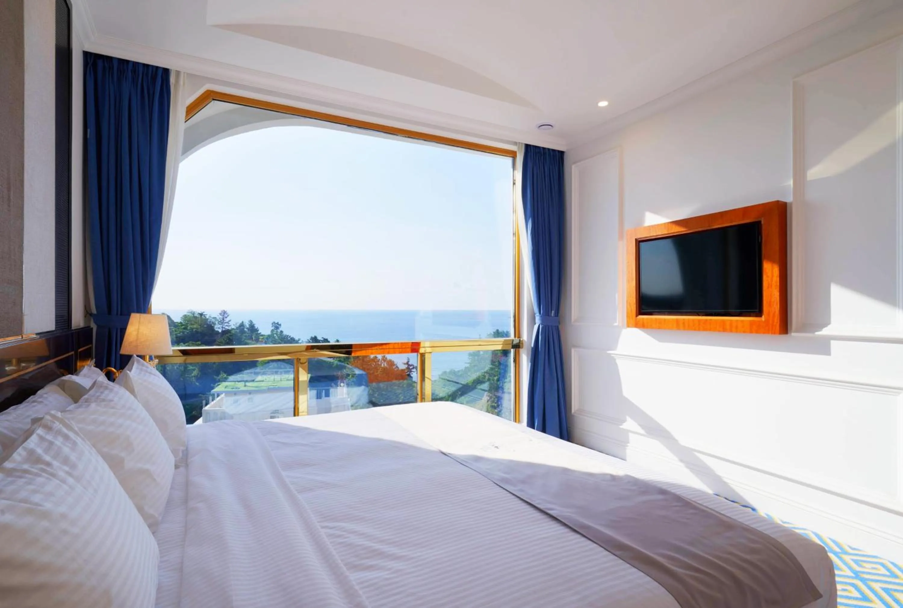 Bedroom, Bed in GoldOne Hotel & Suites