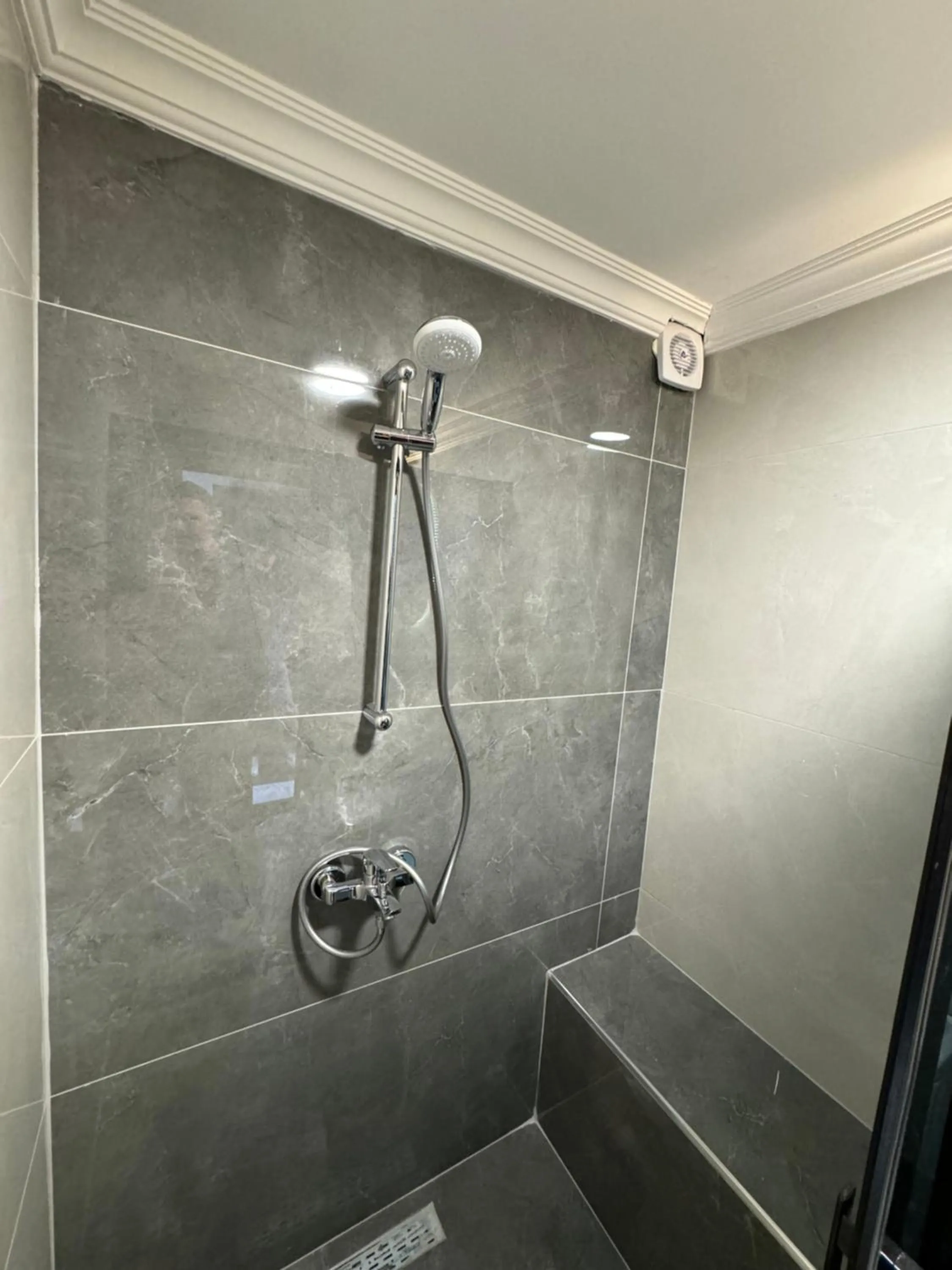 Bathroom in Tavra hotel