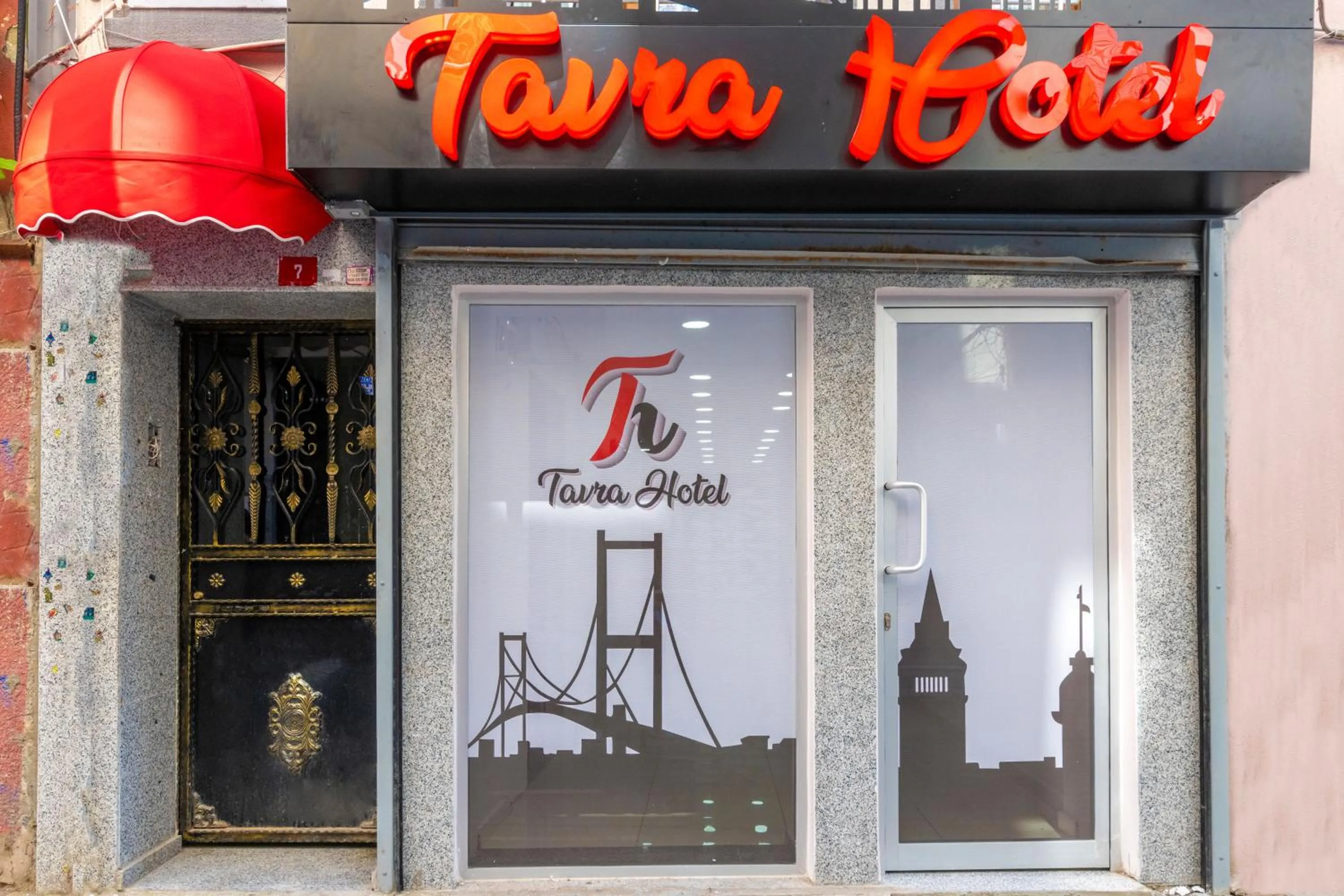 Facade/entrance in Tavra hotel