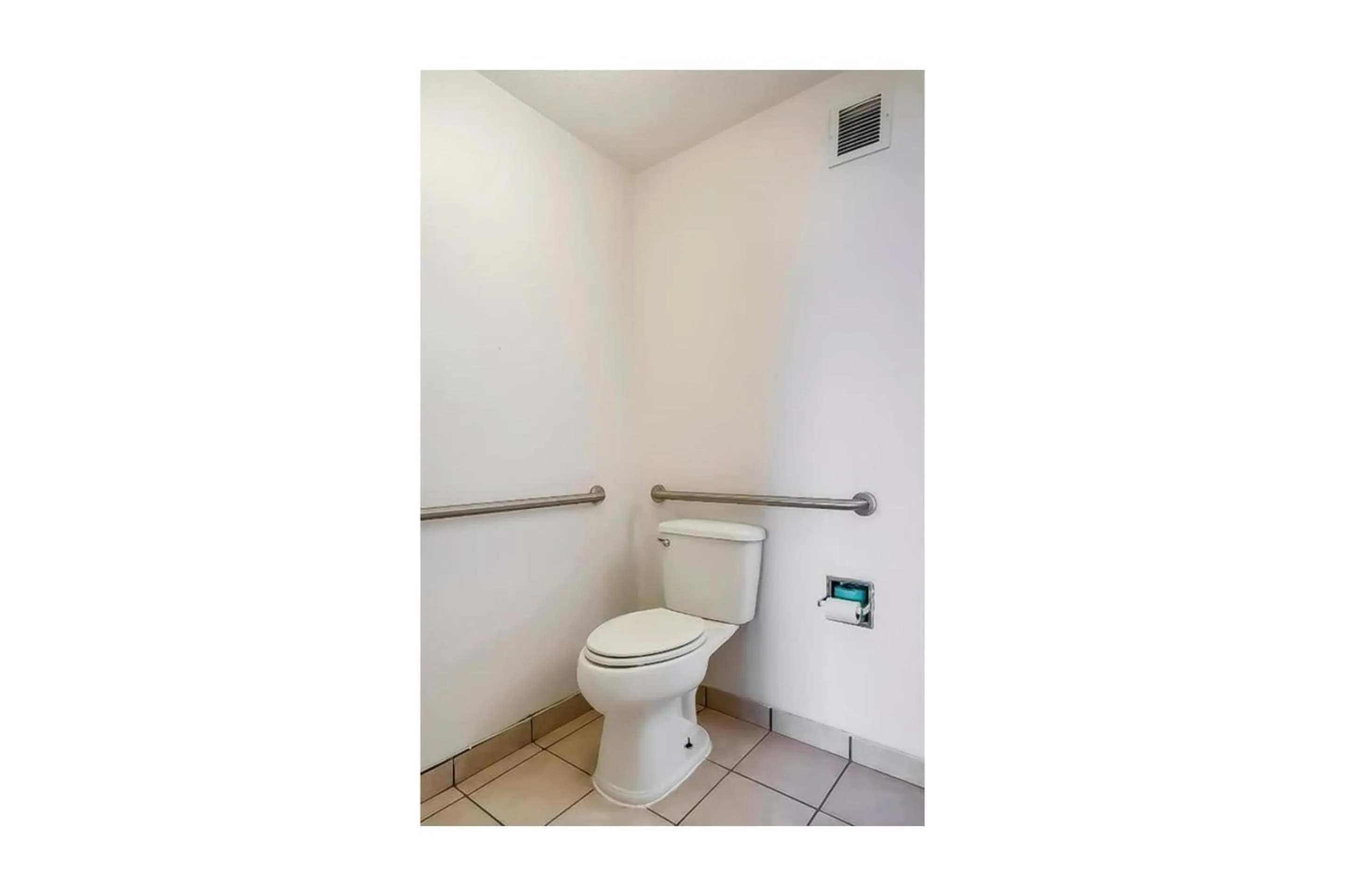 Bathroom in OYO Hotel Bossier City LA - Red River