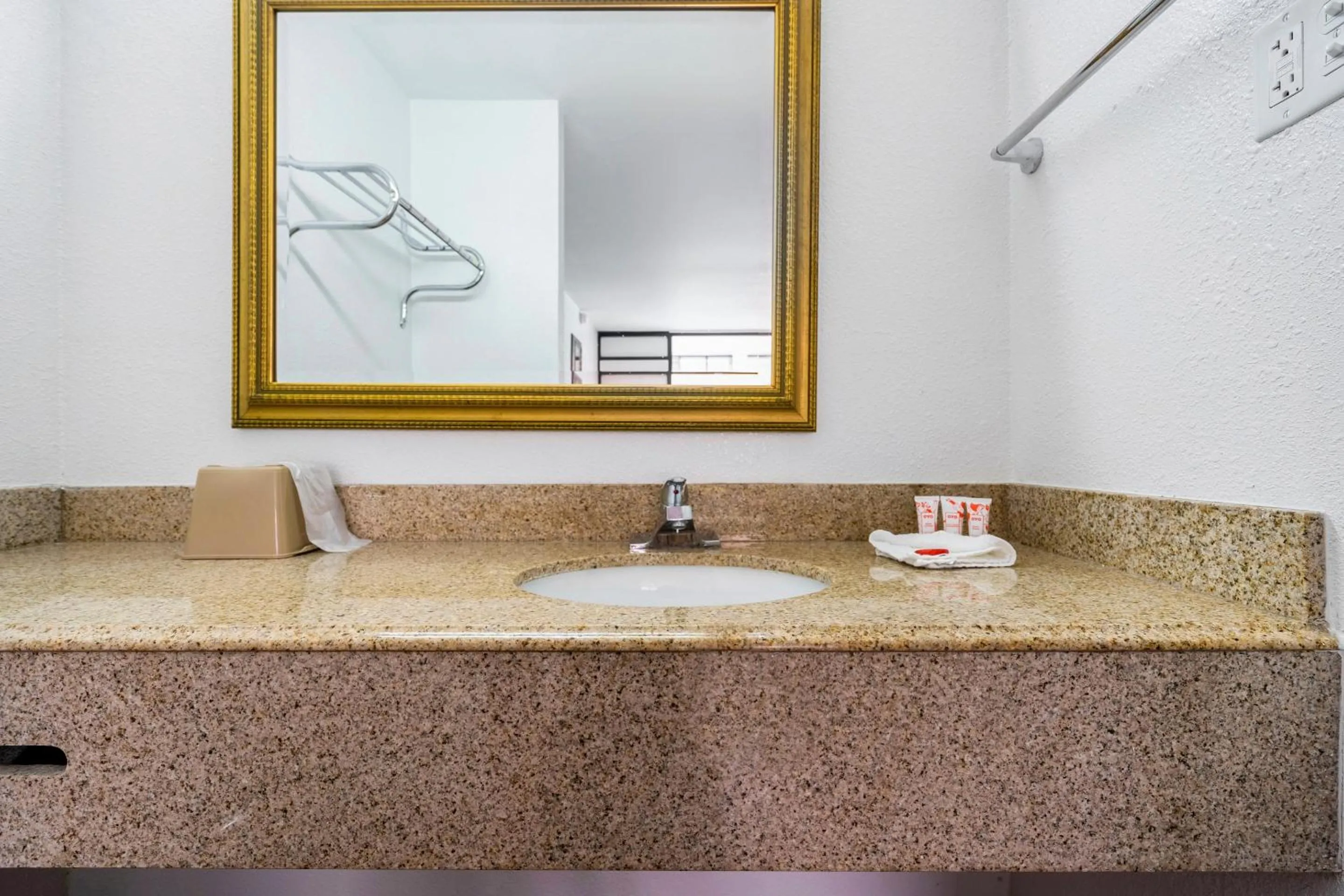 Bathroom in OYO Hotel Bossier City LA - Red River