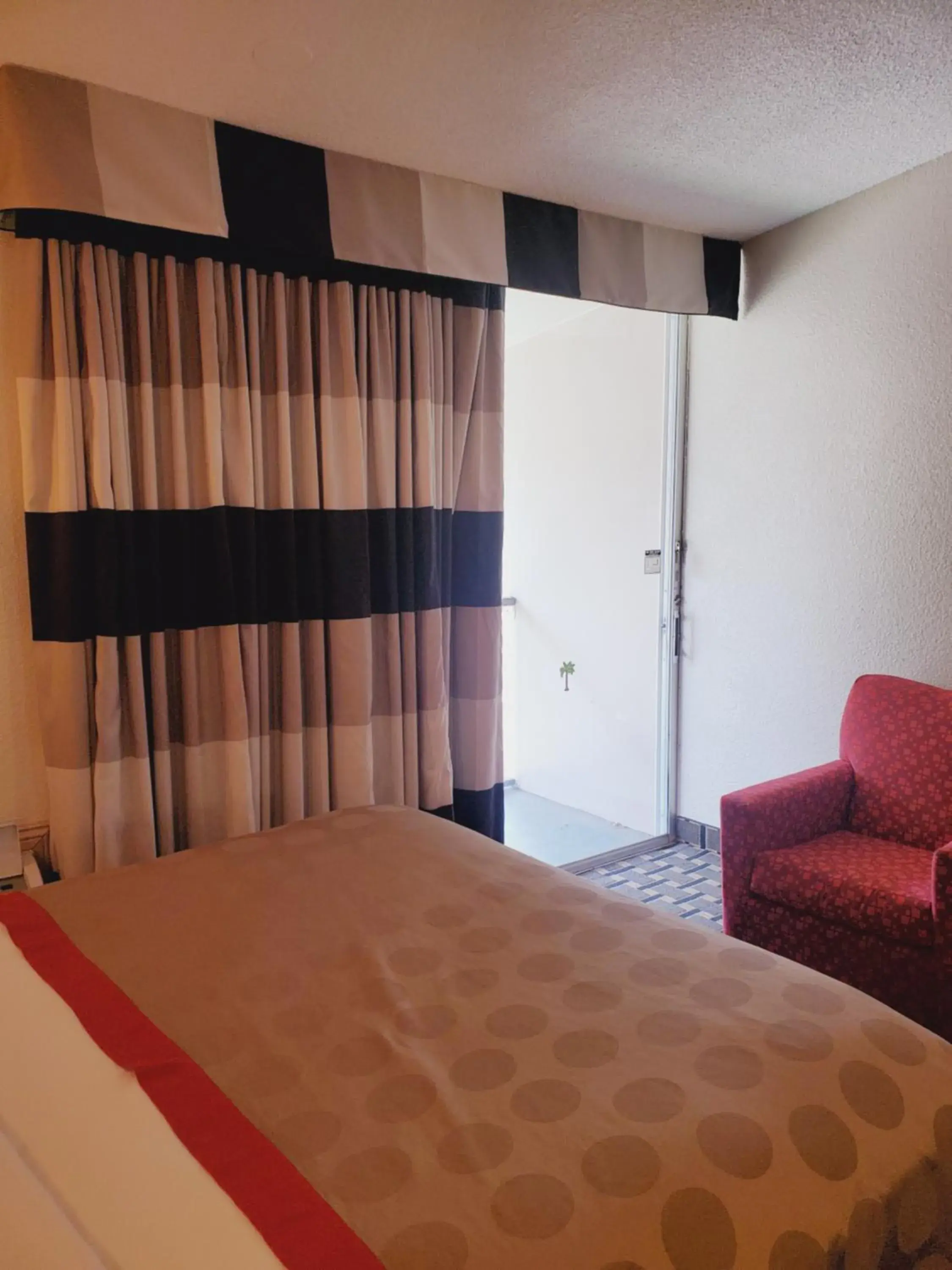 Balcony/Terrace, Bed in Ramada by Wyndham Grand Junction Balcony/Terrace, Bed in Ramada by Wyndham Grand Junction