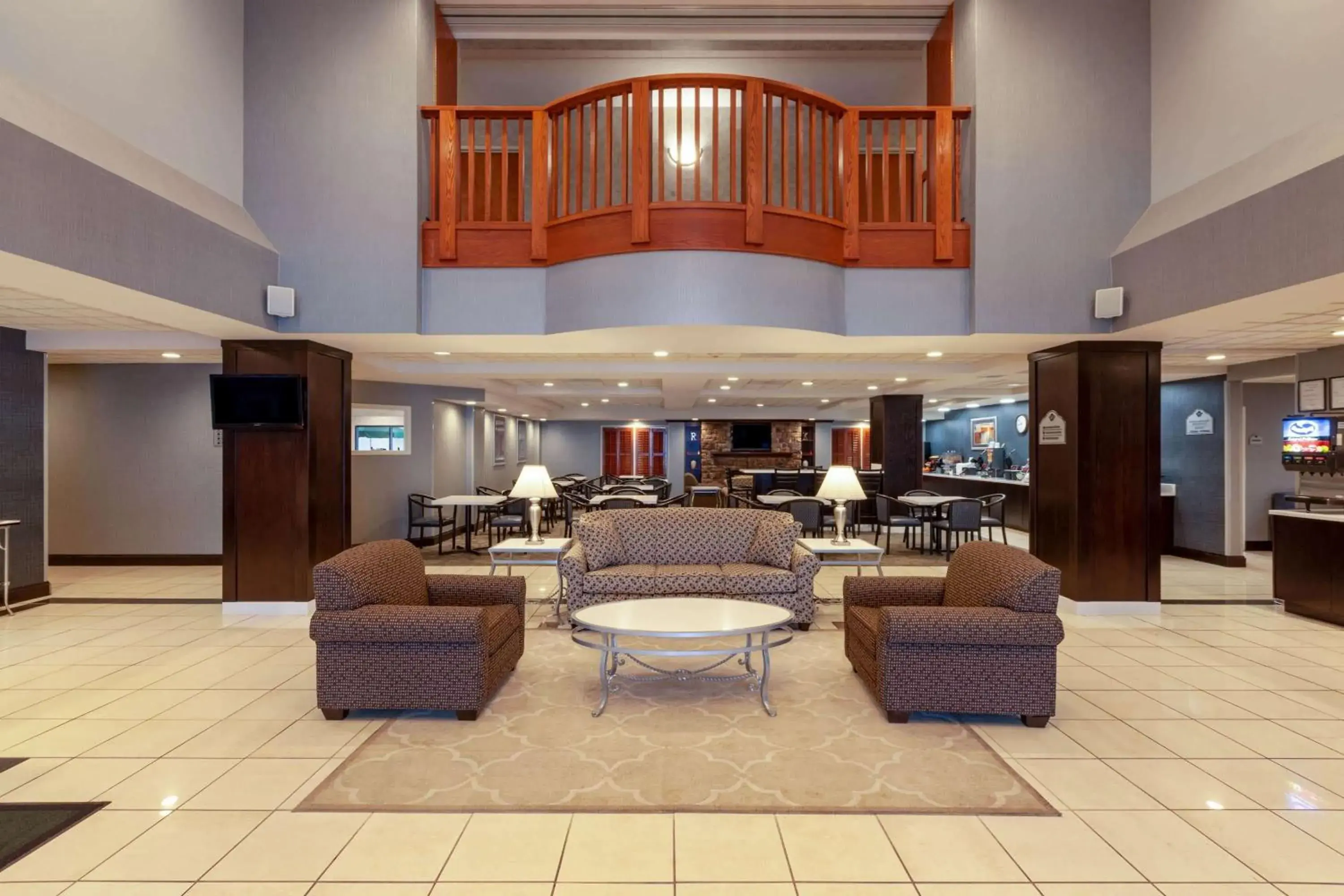 Lobby or reception in Wingate by Wyndham Erie Lobby or reception in Wingate by Wyndham Erie