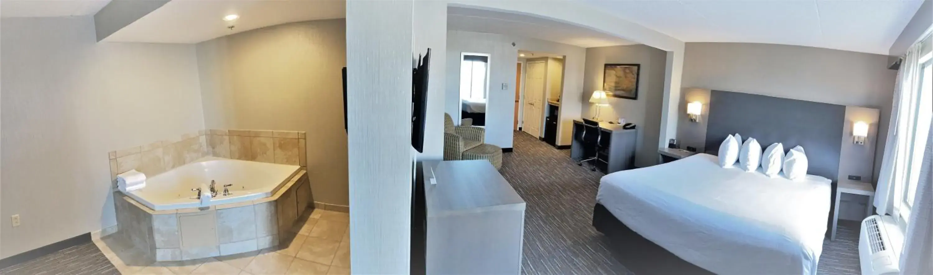 King Suite - Non-Smoking in Wingate by Wyndham Erie King Suite - Non-Smoking in Wingate by Wyndham Erie