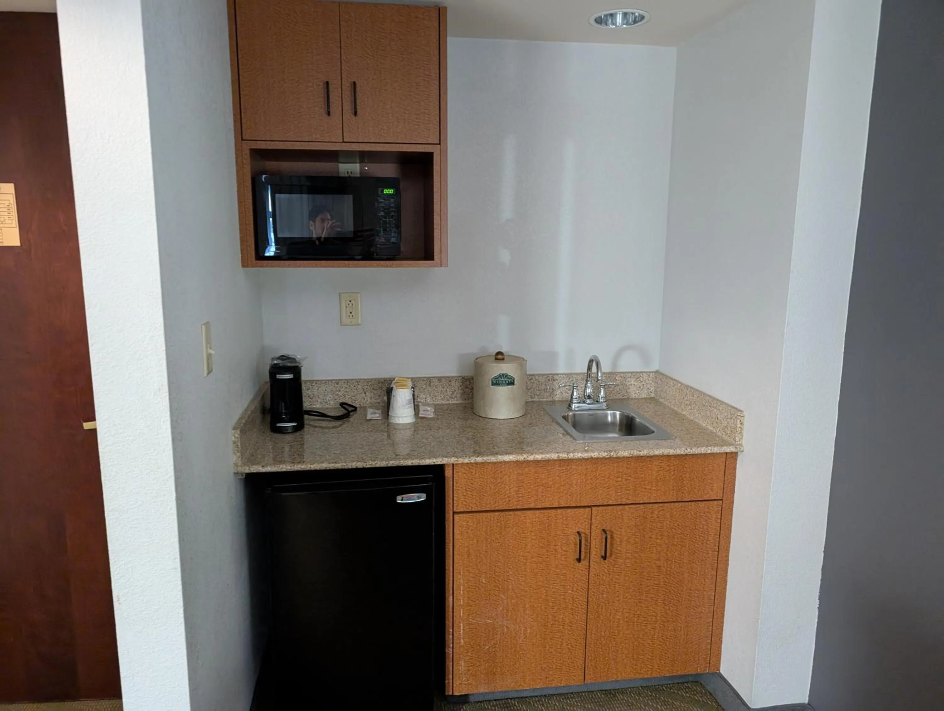 Coffee/tea facilities in Wingate by Wyndham Chesapeake