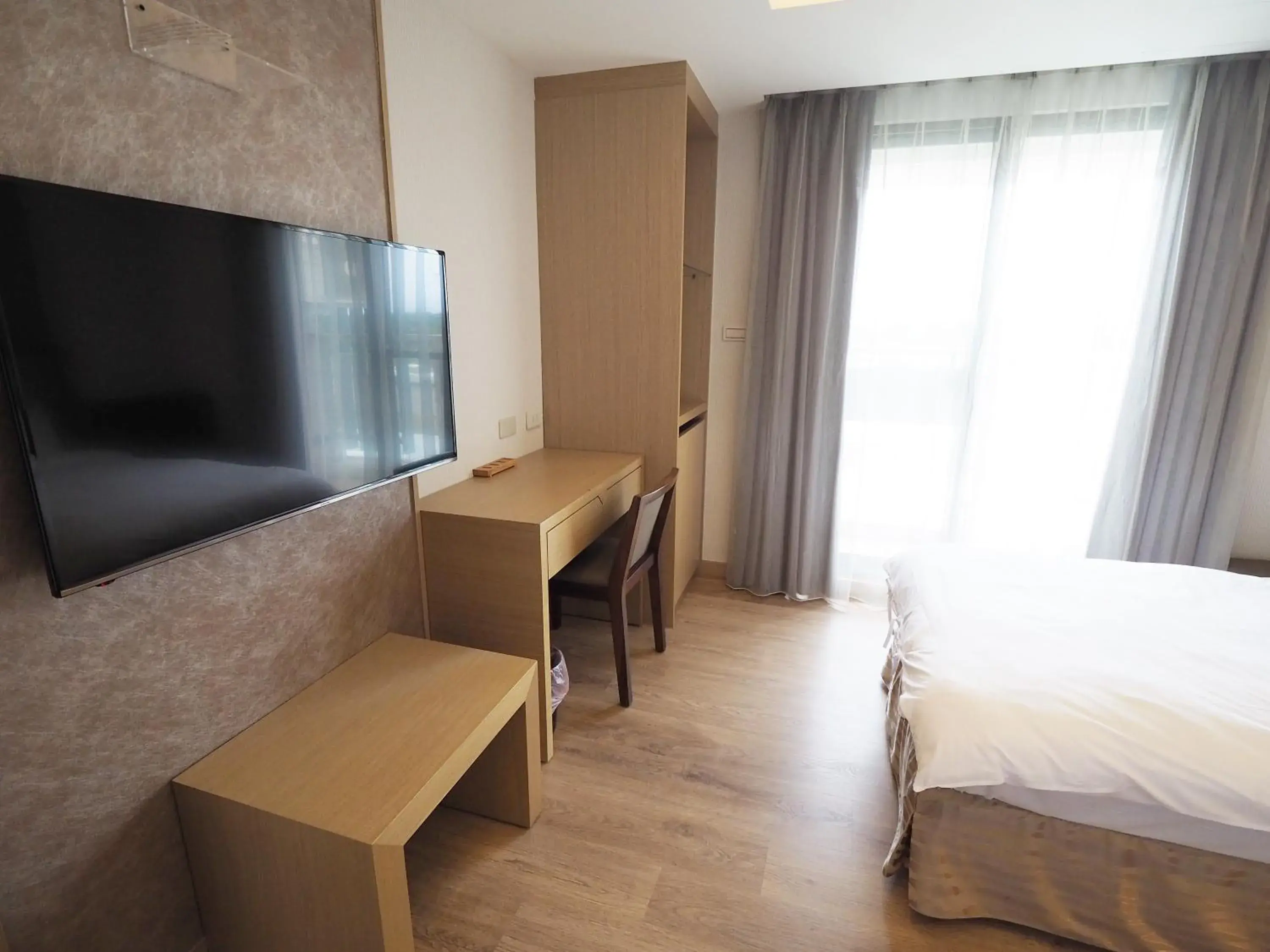 Bed, TV/Entertainment Center in Kailan Hotel