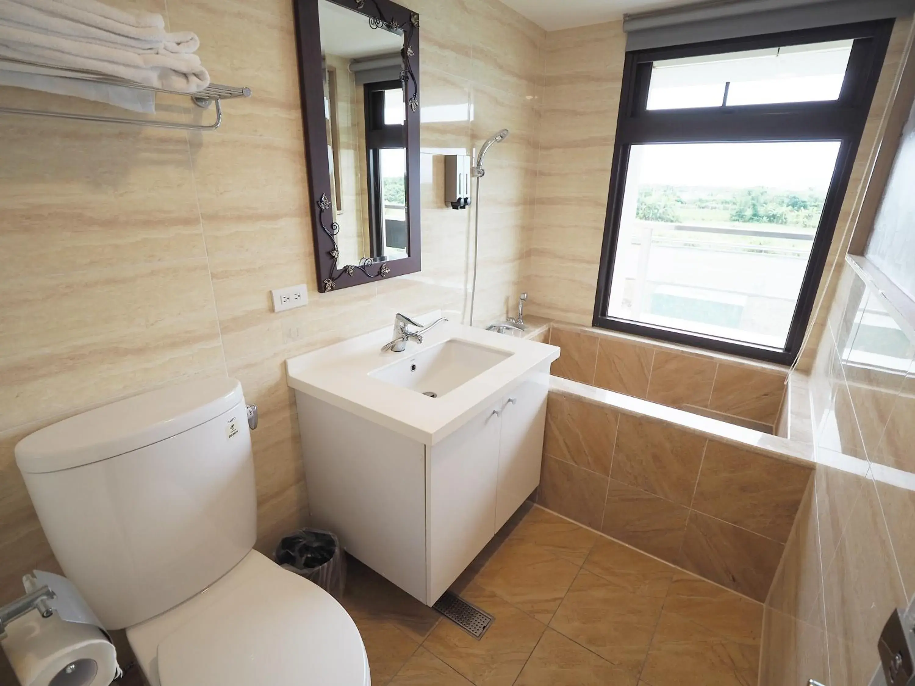 Shower, Bathroom in Kailan Hotel