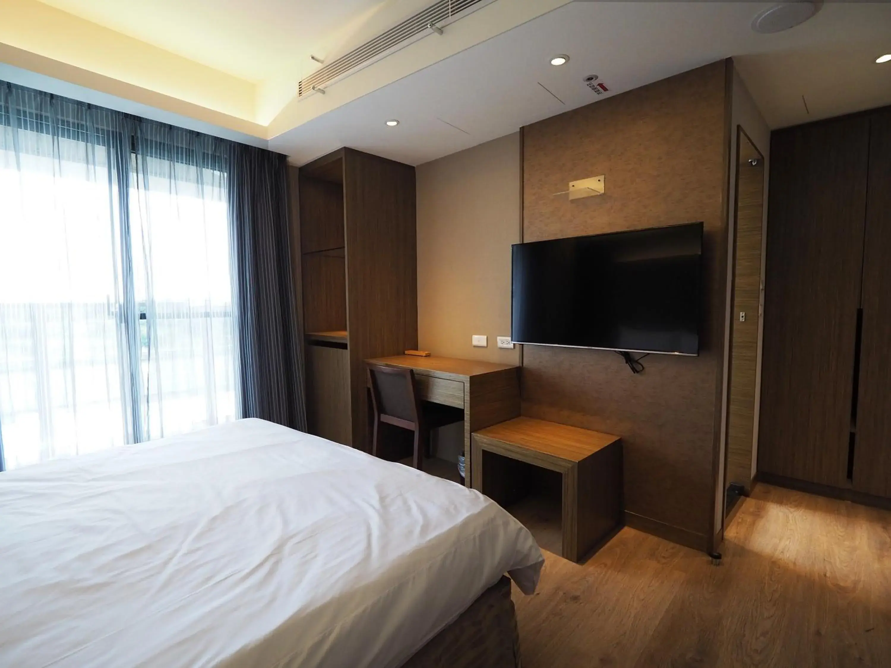 Bed, TV/Entertainment Center in Kailan Hotel