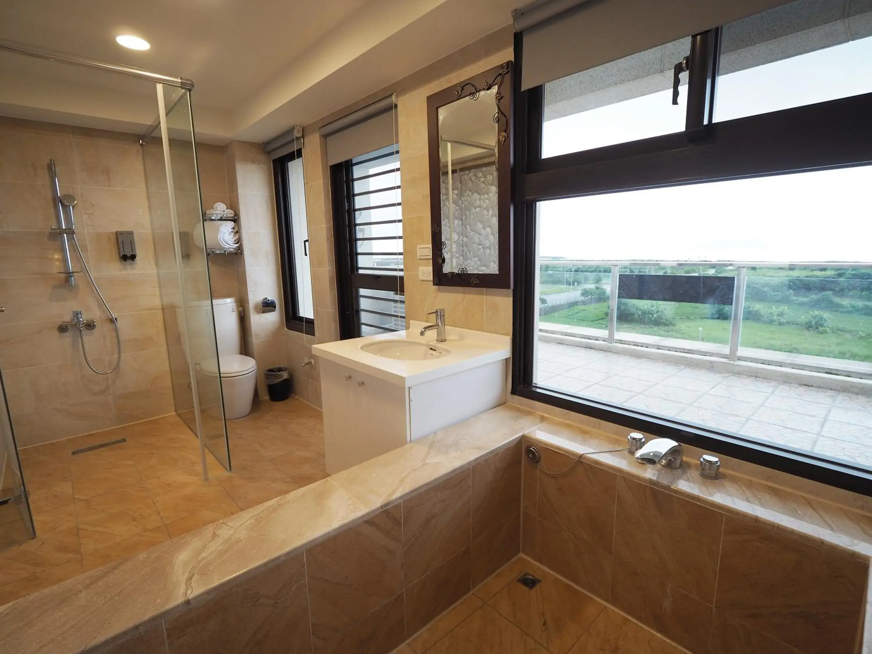 Shower, Bathroom in Kailan Hotel