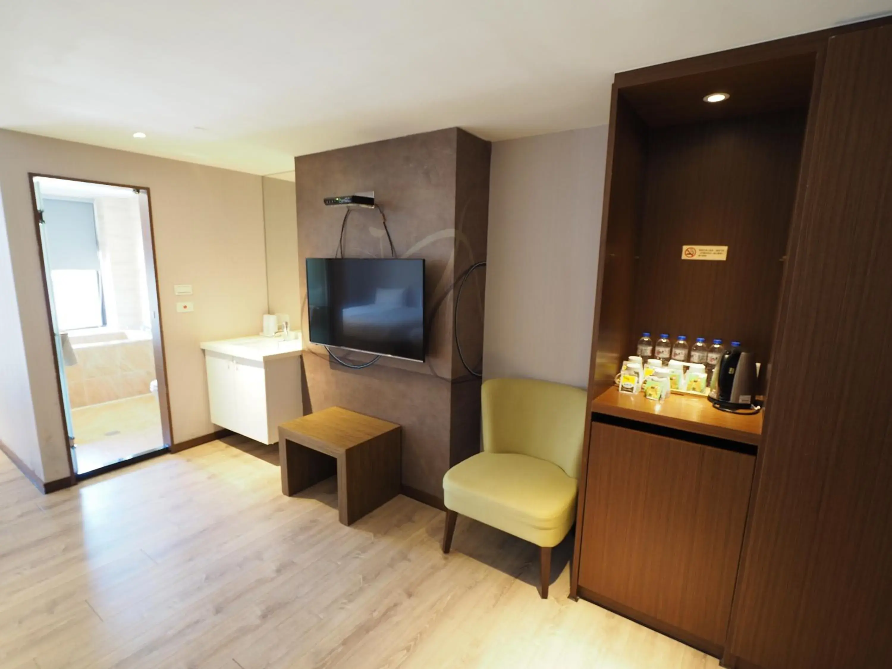 Bathroom, TV/Entertainment Center in Kailan Hotel