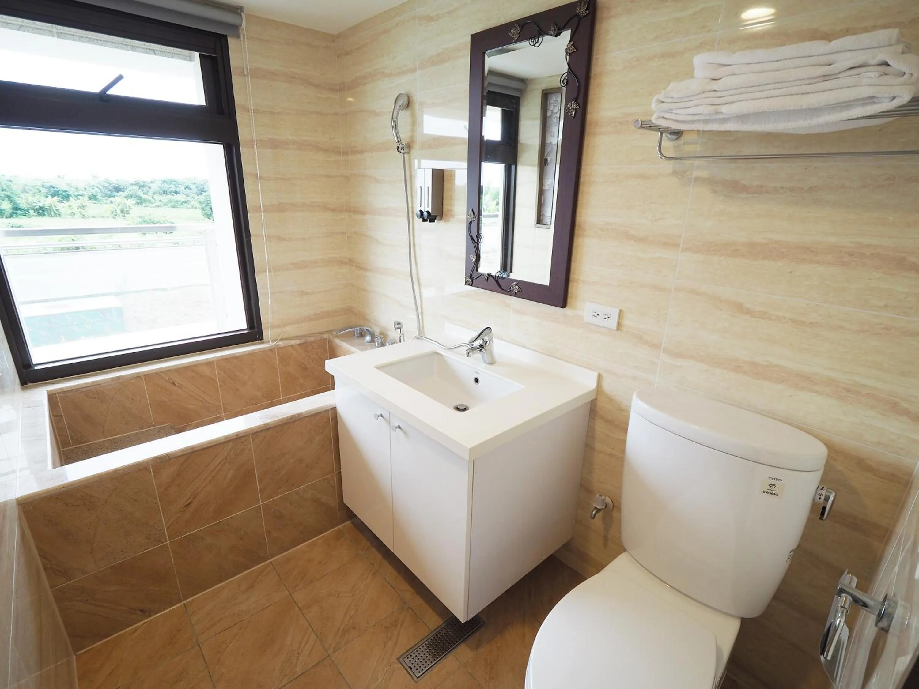 Shower in Kailan Hotel