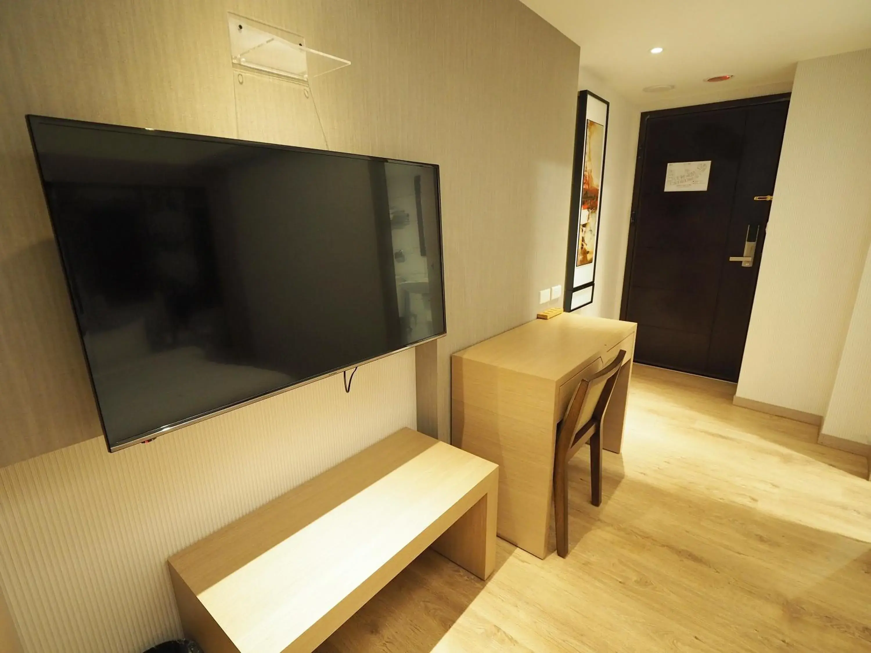 TV and multimedia, TV/Entertainment Center in Kailan Hotel