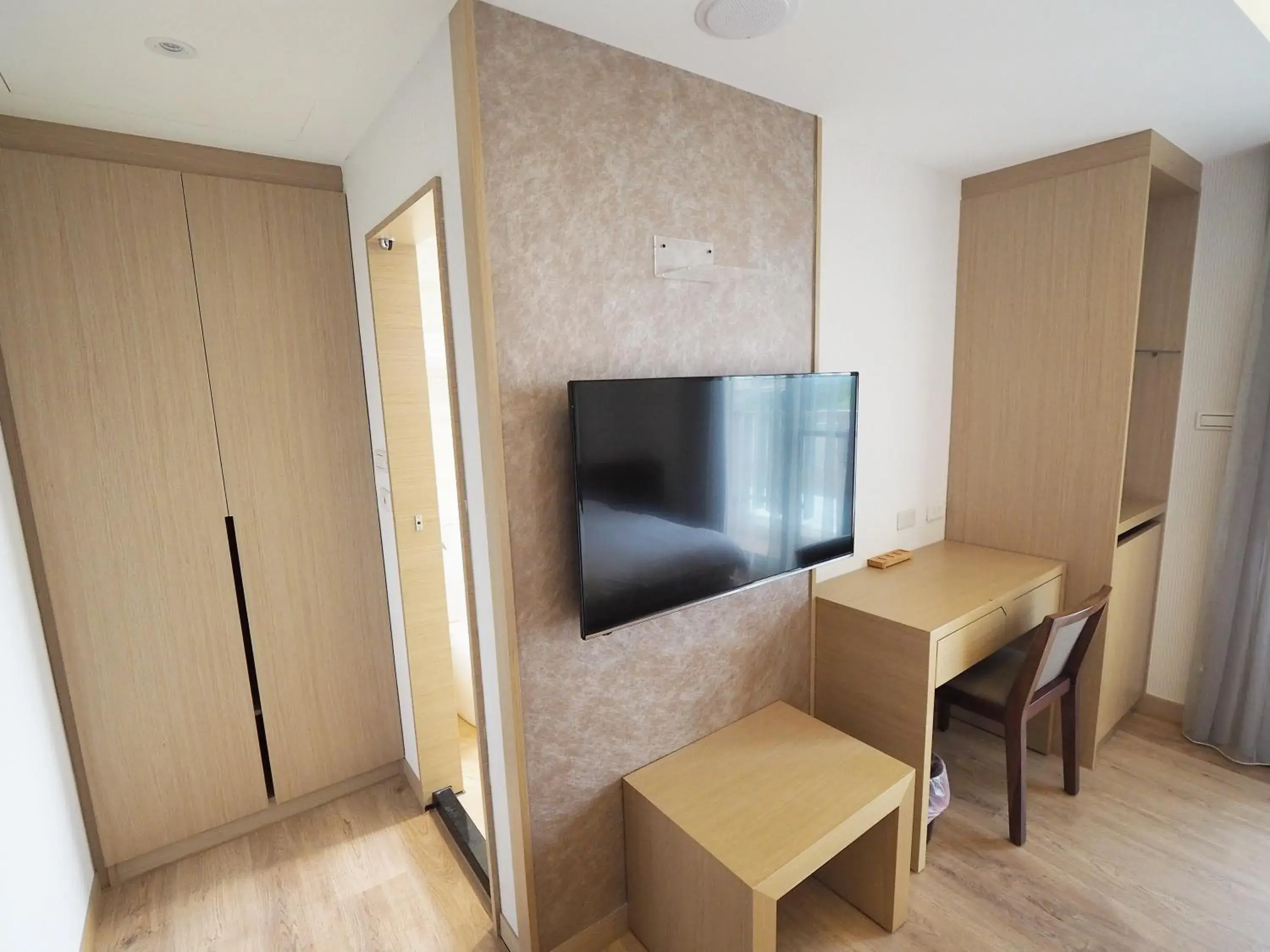 TV and multimedia, TV/Entertainment Center in Kailan Hotel