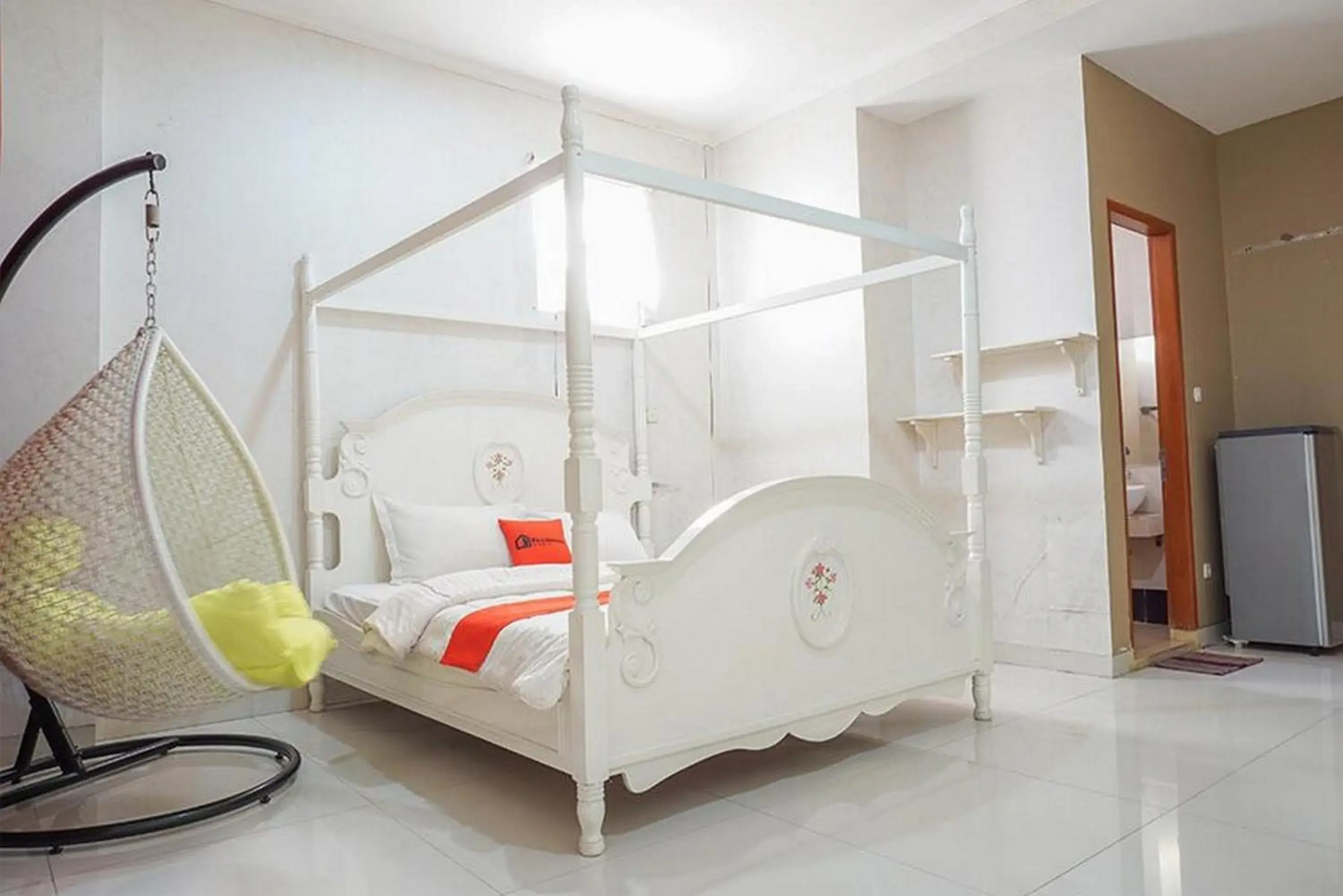Bedroom, Bed in RedDoorz near Kemang Square Bedroom, Bed in RedDoorz near Kemang Square