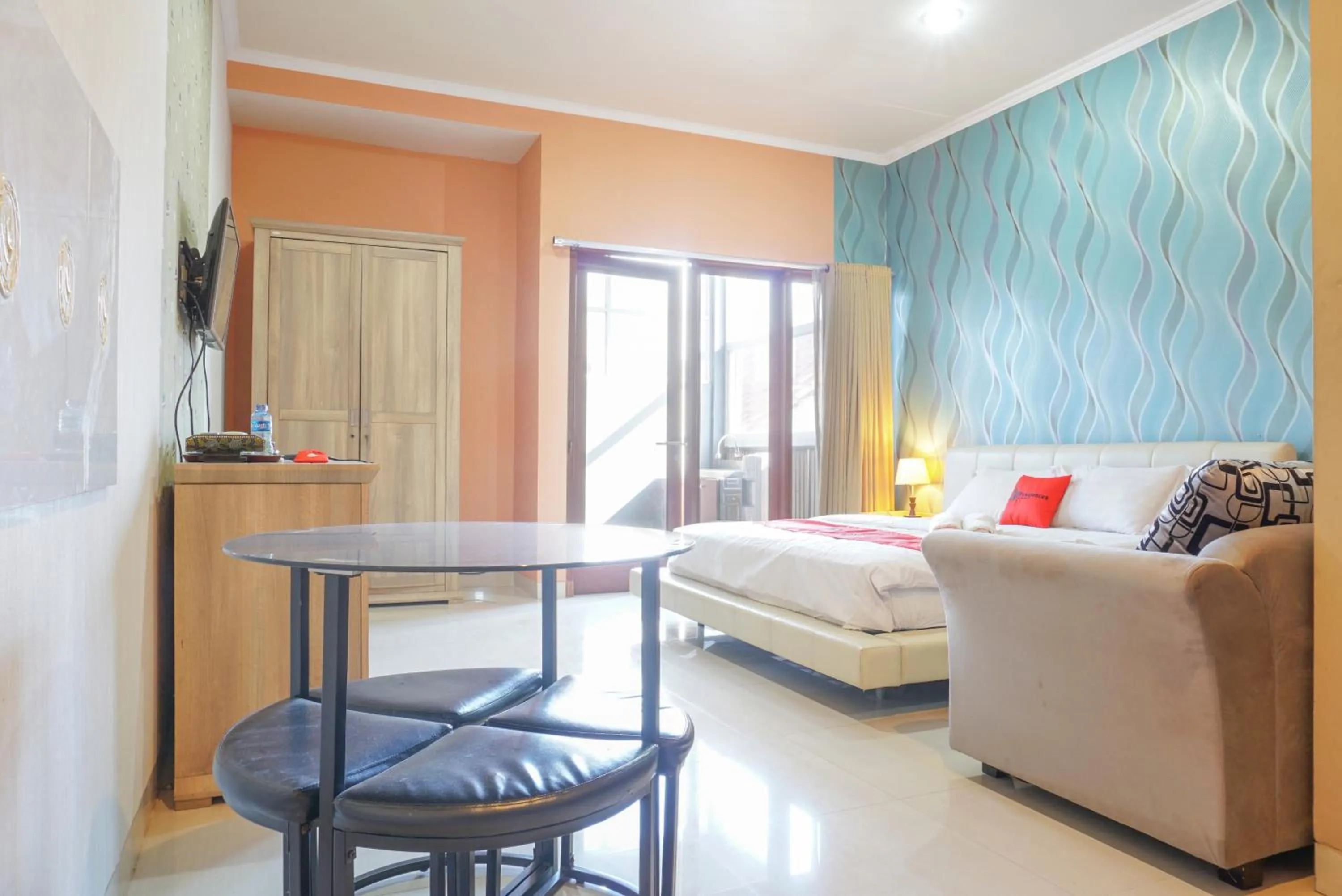 Bed in RedDoorz near Kemang Square