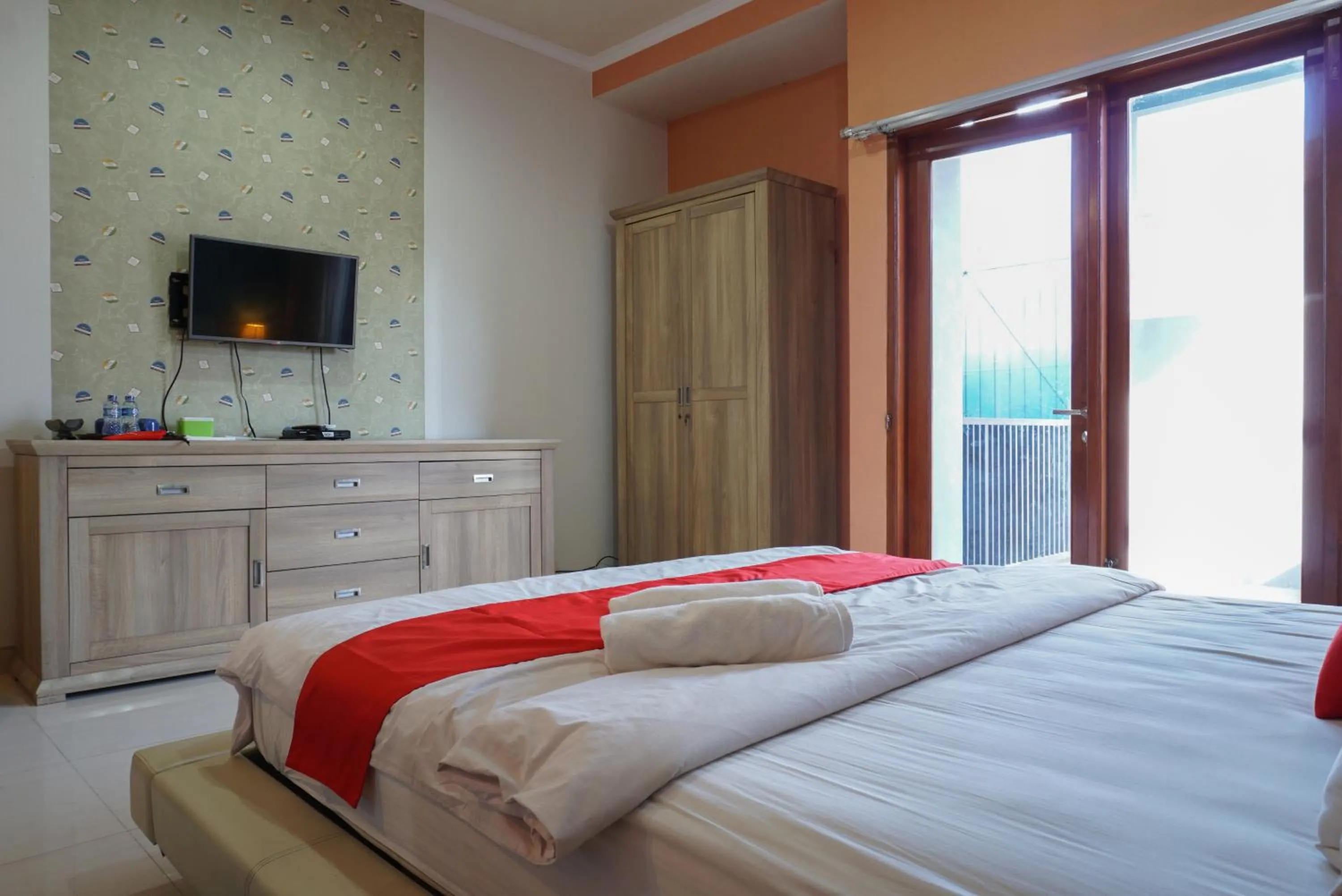 Bed in RedDoorz near Kemang Square