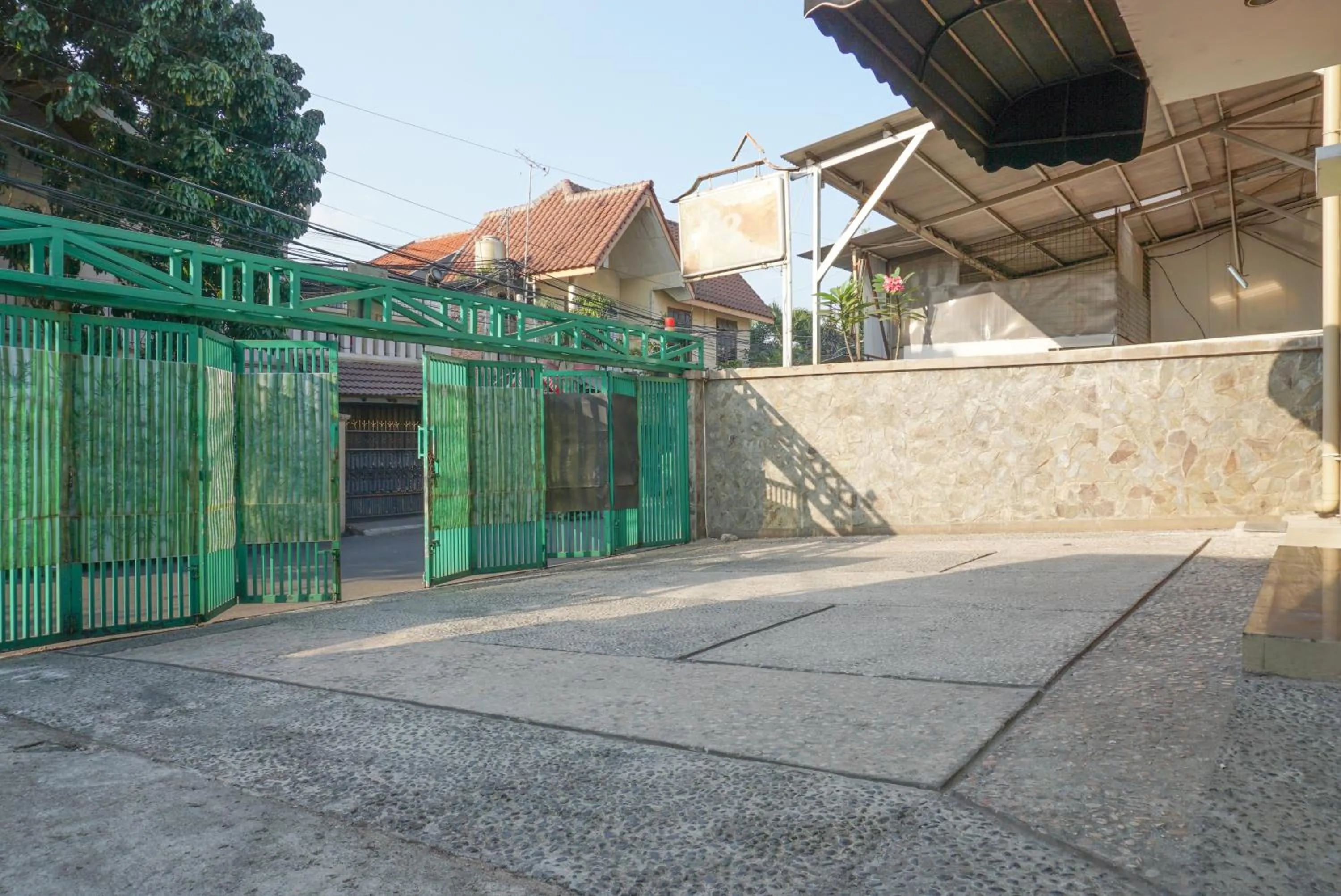 RedDoorz near Kemang Square