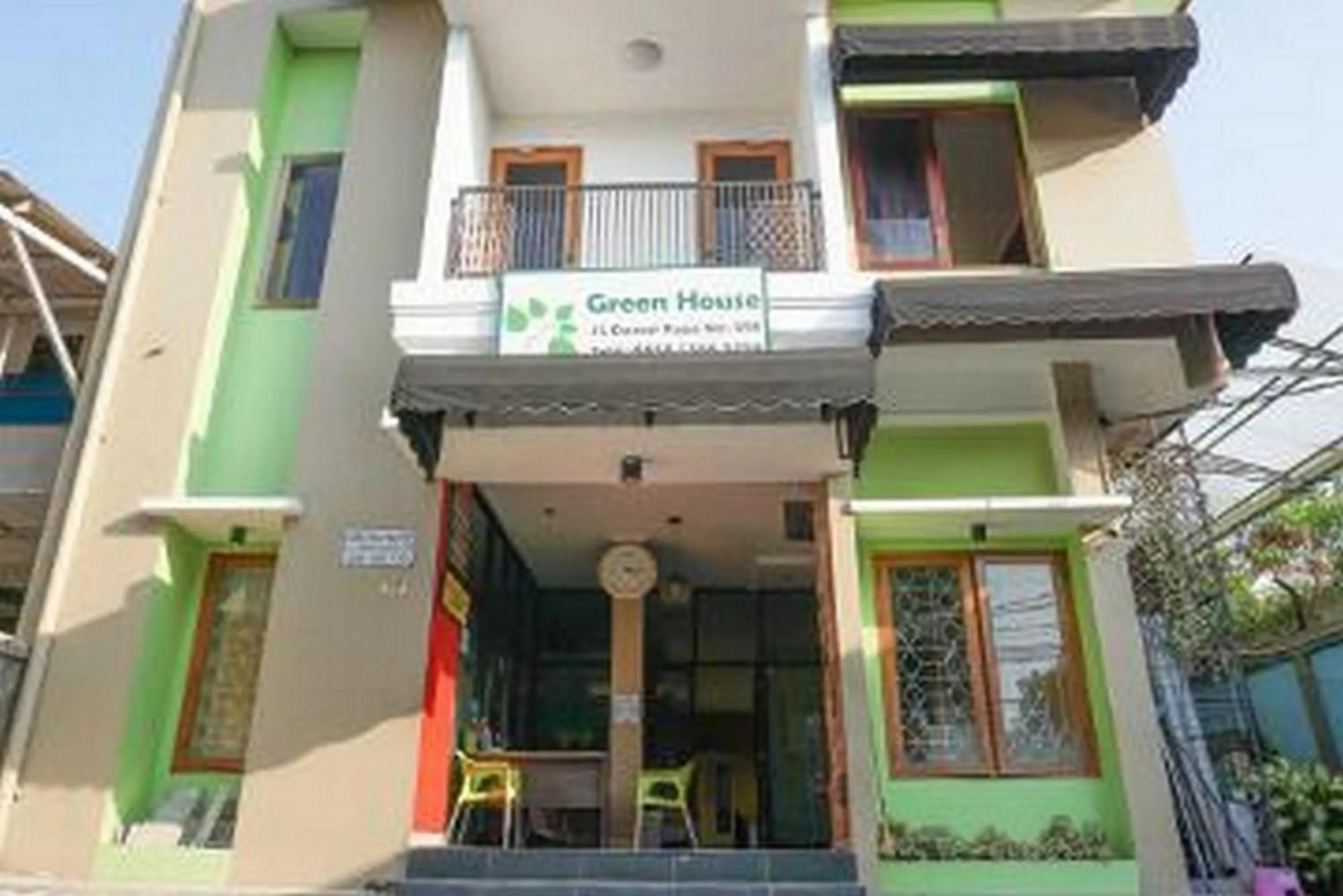 Facade/entrance in RedDoorz near Kemang Square