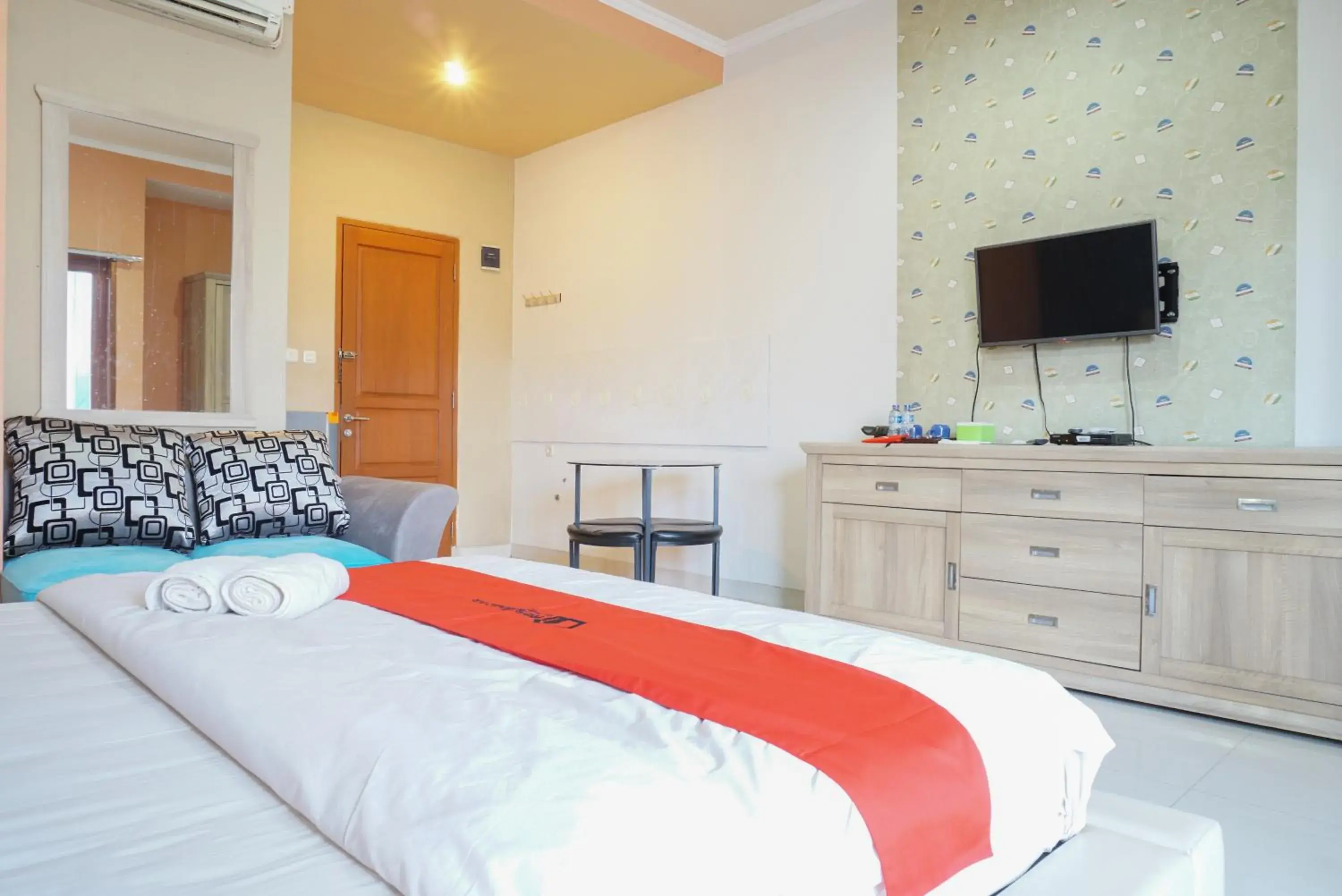 Bed in RedDoorz near Kemang Square Bed in RedDoorz near Kemang Square