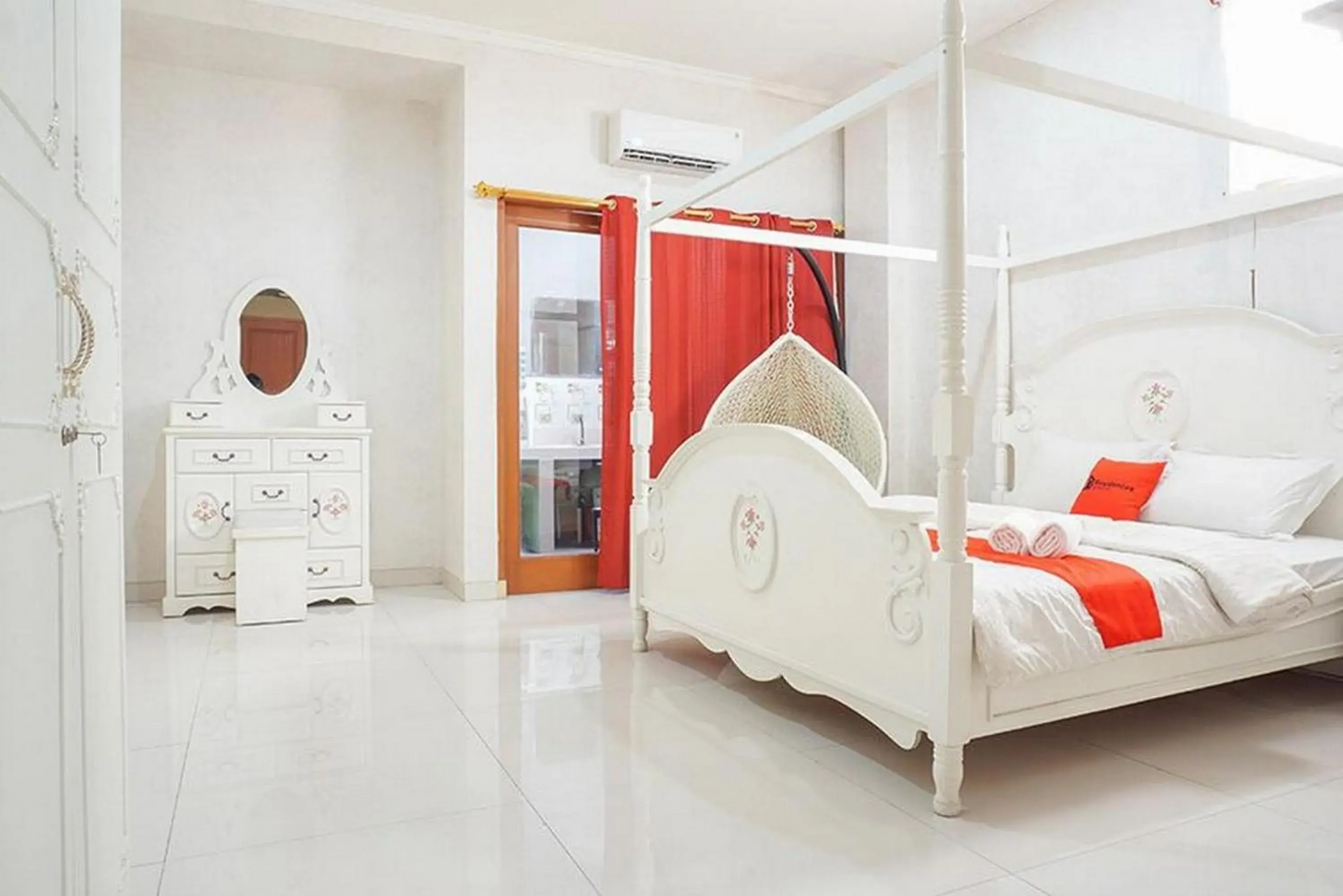 Bedroom, Bed in RedDoorz near Kemang Square Bedroom, Bed in RedDoorz near Kemang Square