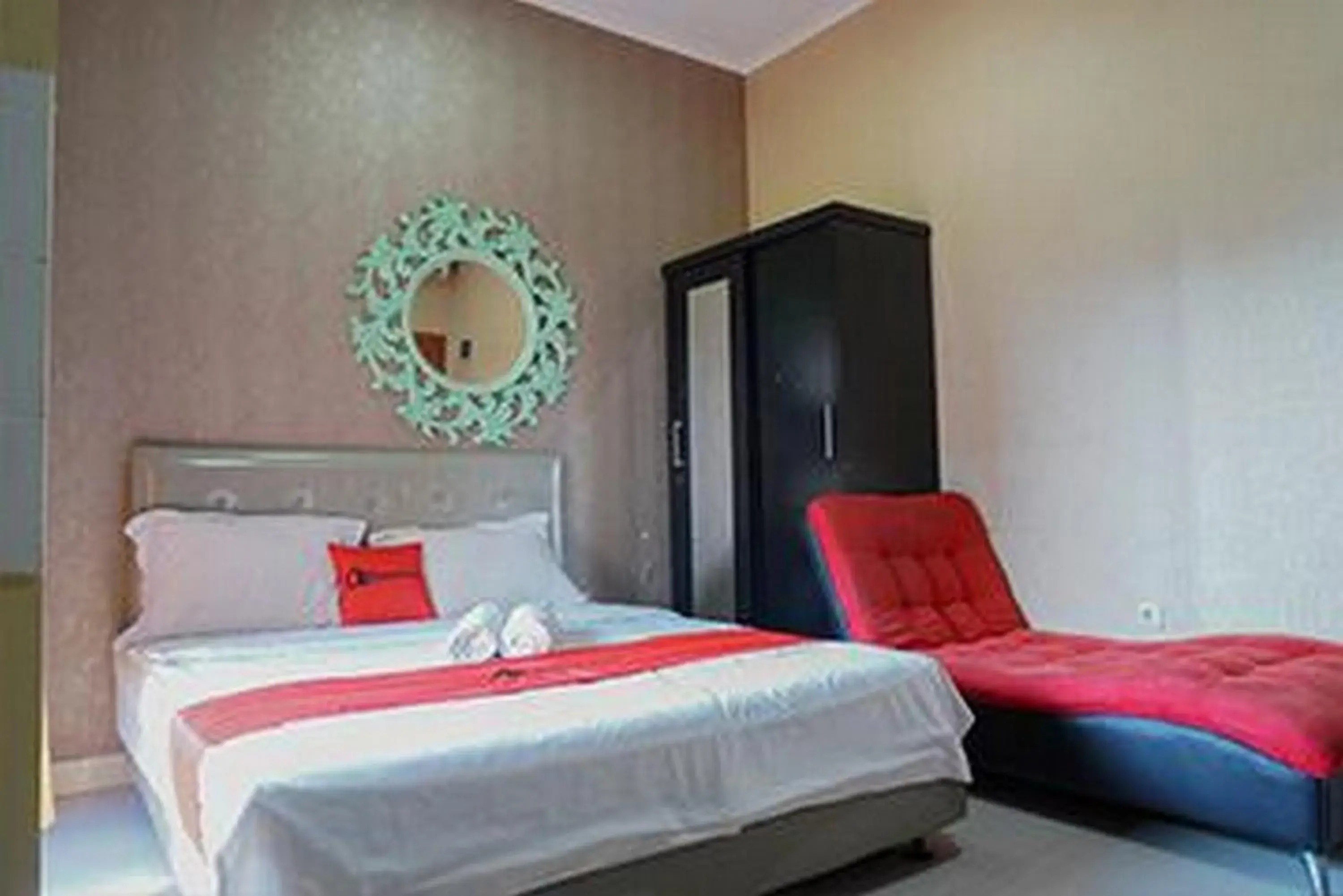 Bedroom, Bed in RedDoorz near Kemang Square Bedroom, Bed in RedDoorz near Kemang Square