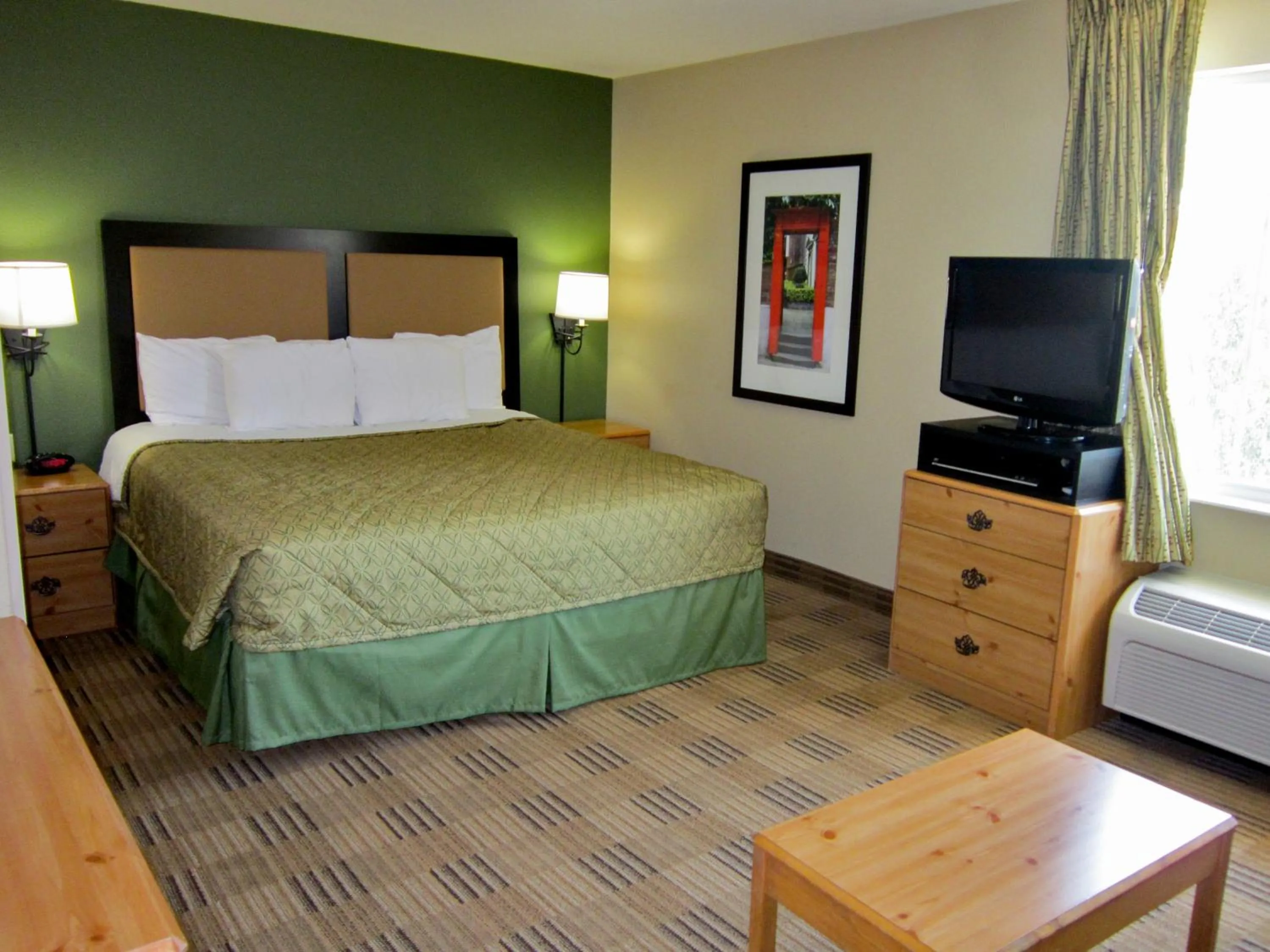Bed in Extended Stay America Suites - Boston - Woburn