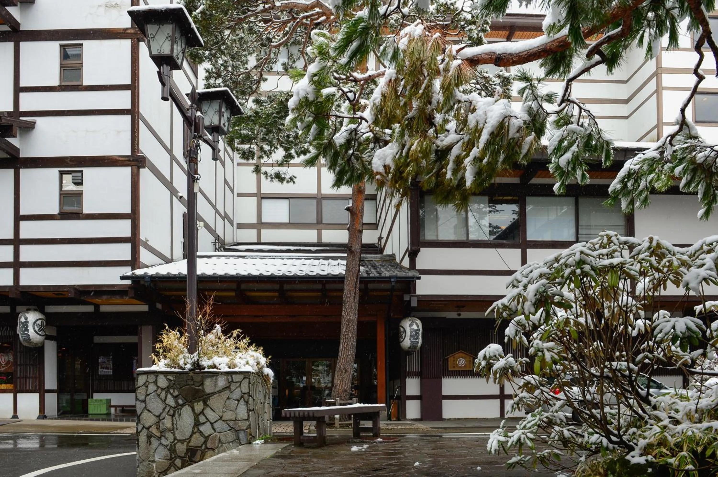 Facade/entrance in Osakaya Ryokan