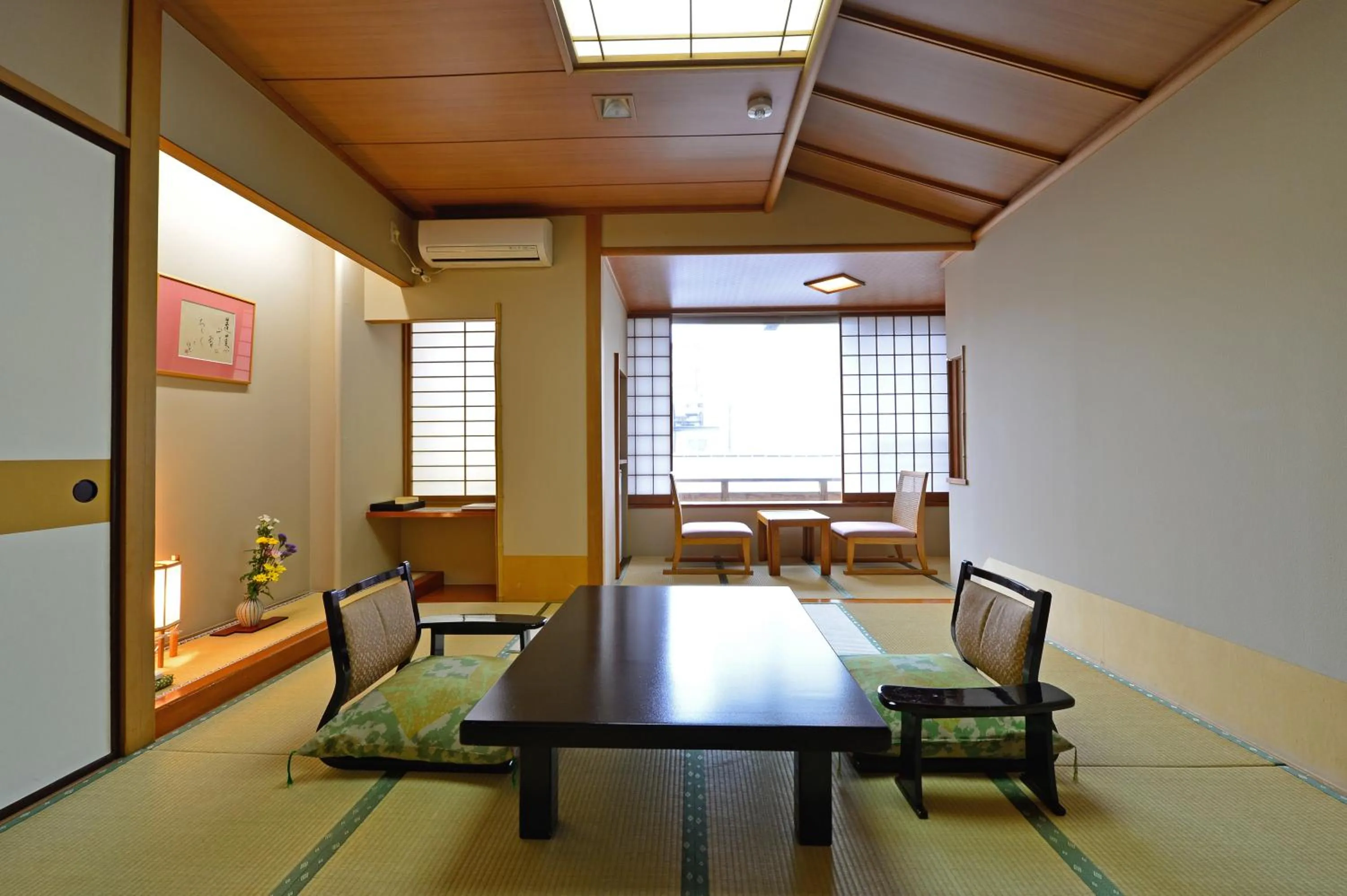 Photo of the whole room in Osakaya Ryokan
